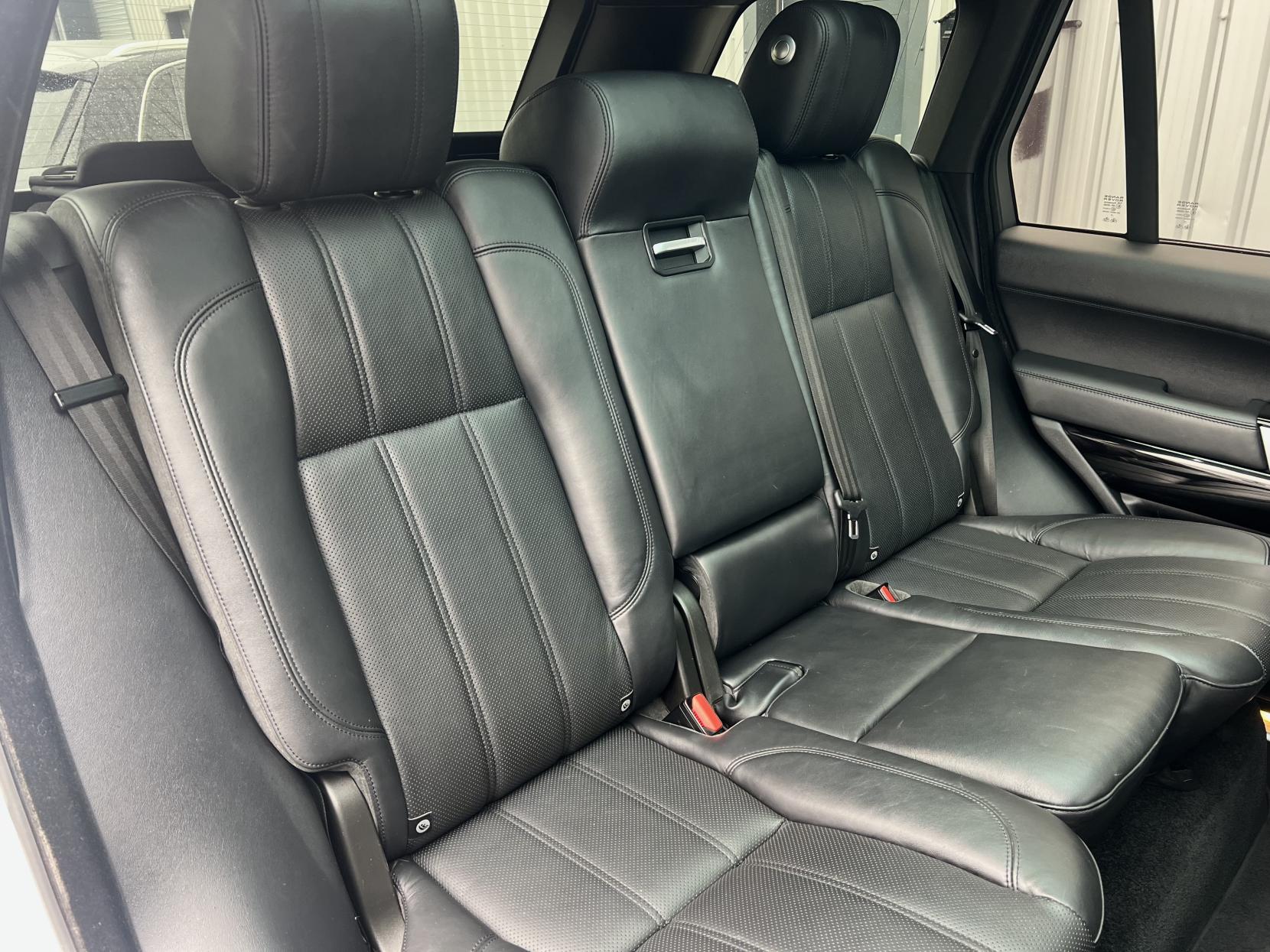 Land Rover Range Rover 3.0 TD V6 Vogue SUV 5dr Diesel Auto 4WD Euro 6 (s/s) (258 ps)