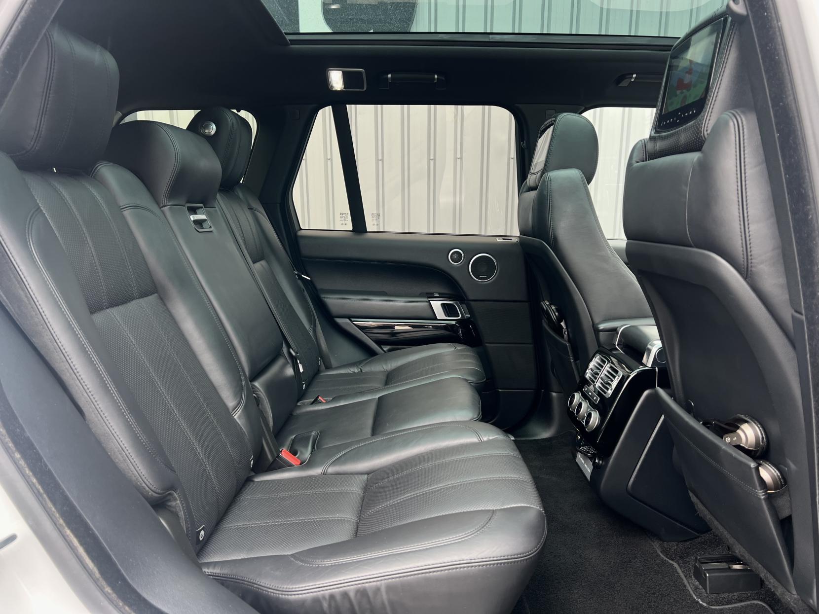 Land Rover Range Rover 3.0 TD V6 Vogue SUV 5dr Diesel Auto 4WD Euro 6 (s/s) (258 ps)