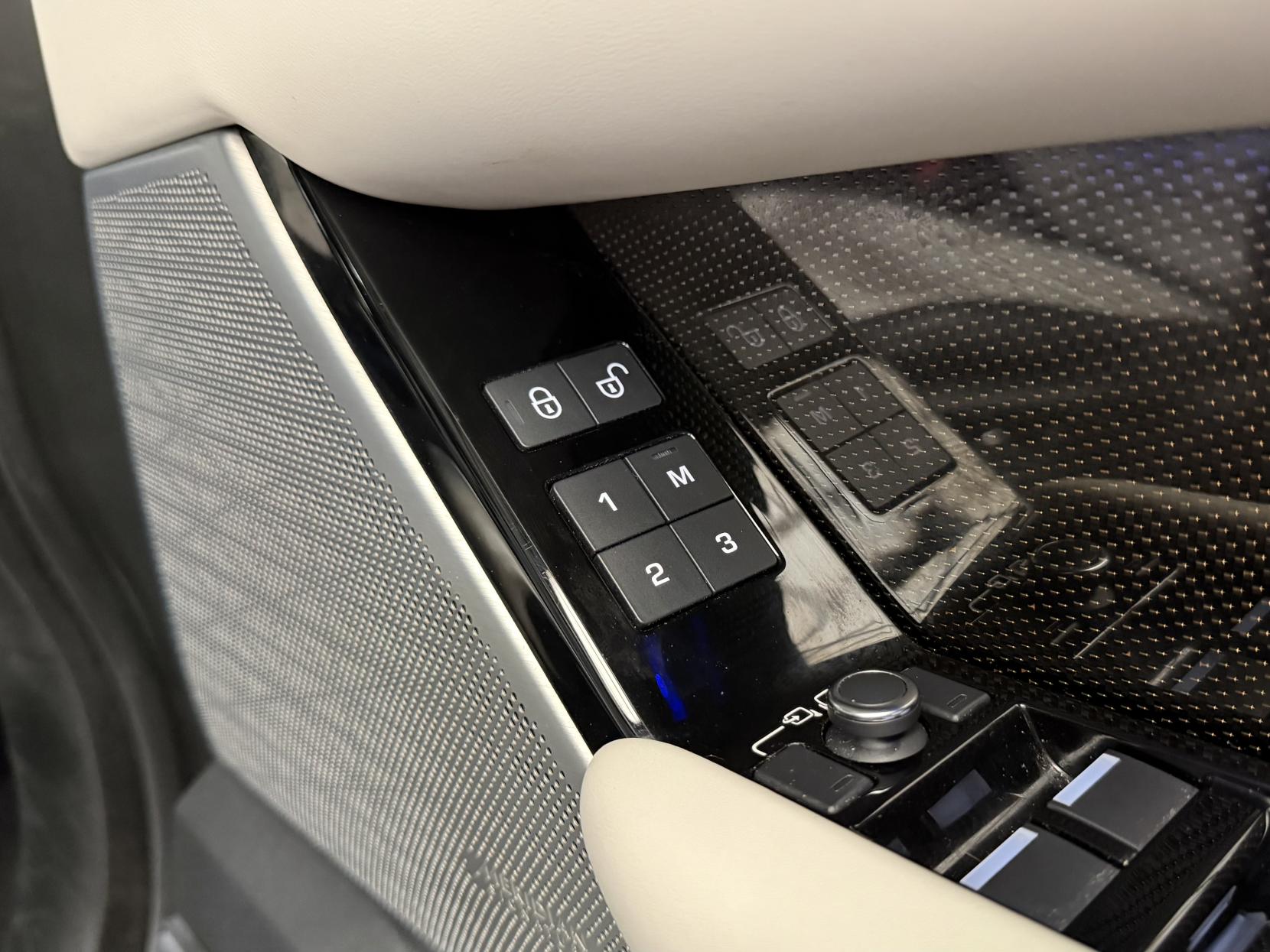 Land Rover Range Rover Velar 3.0 SD6 V6 First Edition SUV 5dr Diesel Auto 4WD Euro 6 (s/s) (300 ps)