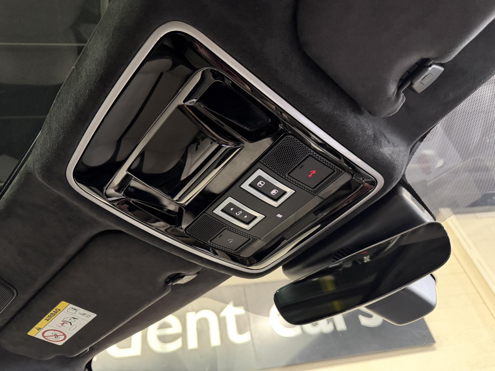 Land Rover Range Rover Velar 3.0 SD6 V6 First Edition SUV 5dr Diesel Auto 4WD Euro 6 (s/s) (300 ps)