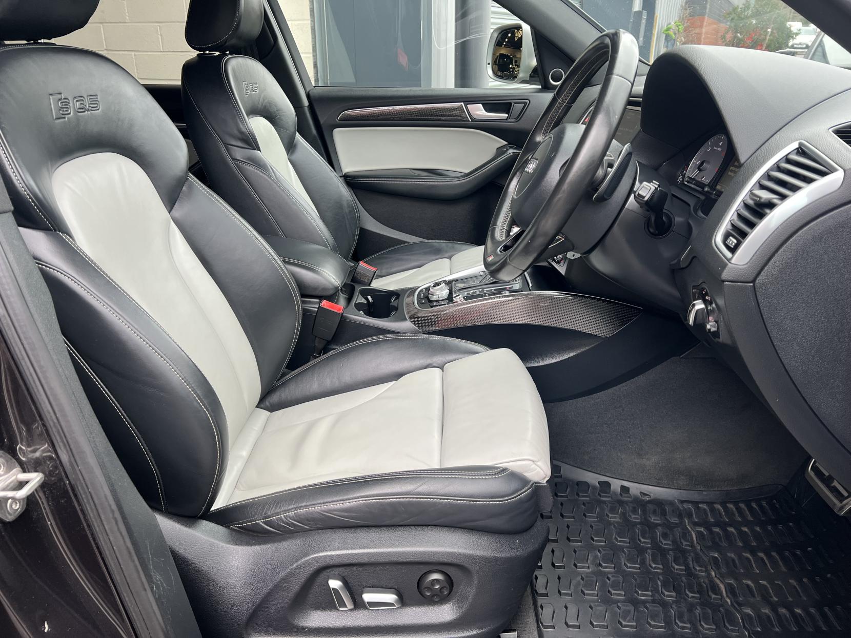 Audi SQ5 3.0 BiTDI V6 SUV 5dr Diesel Tiptronic quattro Euro 5 (s/s) (313 ps)