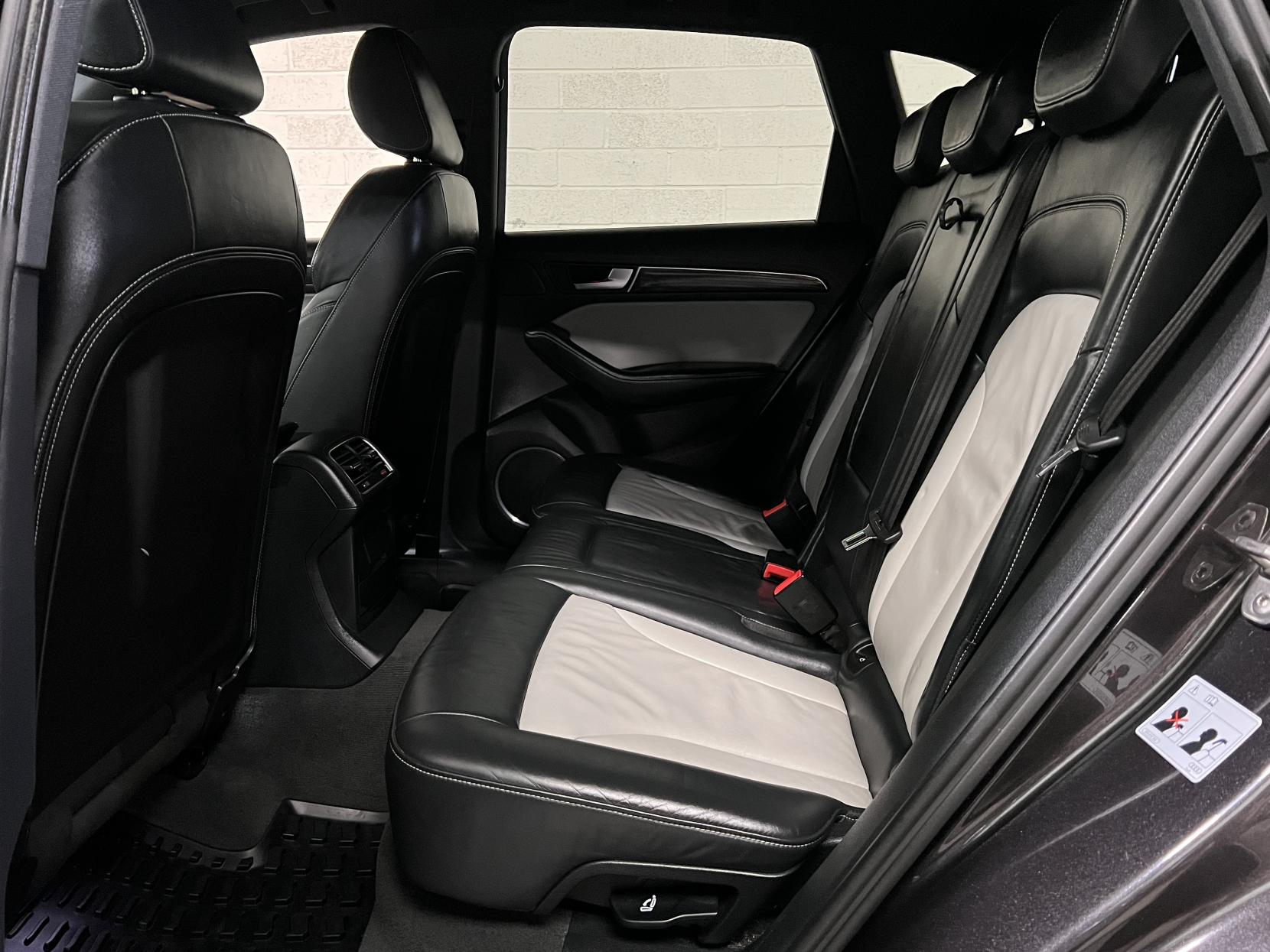 Audi SQ5 3.0 BiTDI V6 SUV 5dr Diesel Tiptronic quattro Euro 5 (s/s) (313 ps)