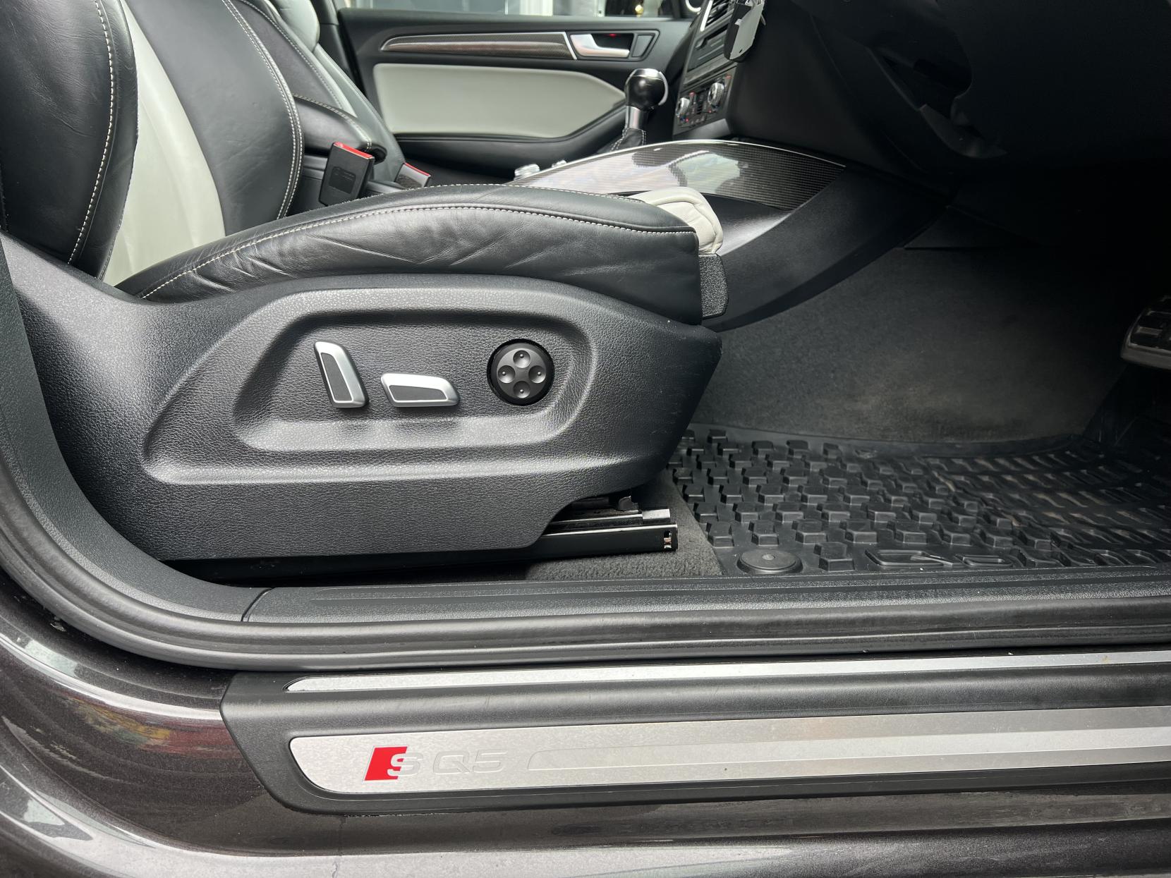 Audi SQ5 3.0 BiTDI V6 SUV 5dr Diesel Tiptronic quattro Euro 5 (s/s) (313 ps)