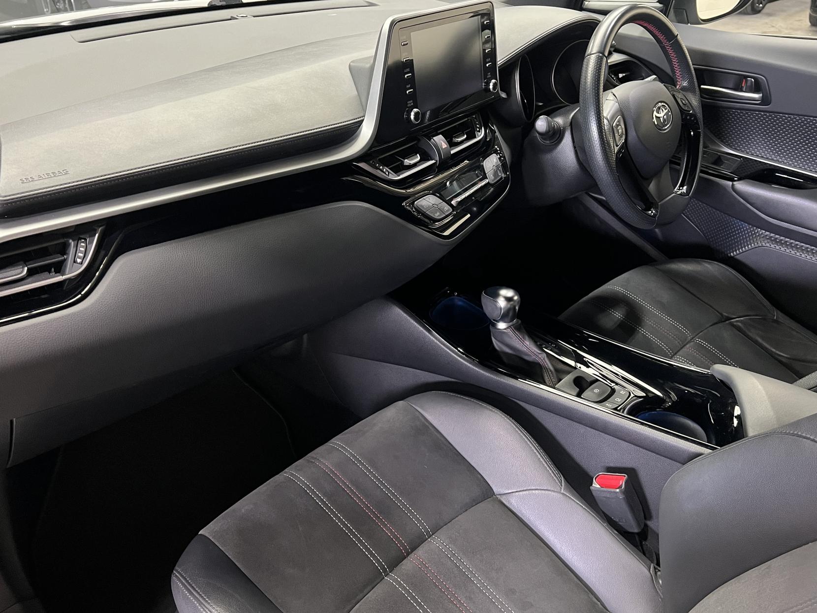 Toyota C-HR 2.0 VVT-h GR SPORT SUV 5dr Petrol Hybrid CVT Euro 6 (s/s) (184 ps)