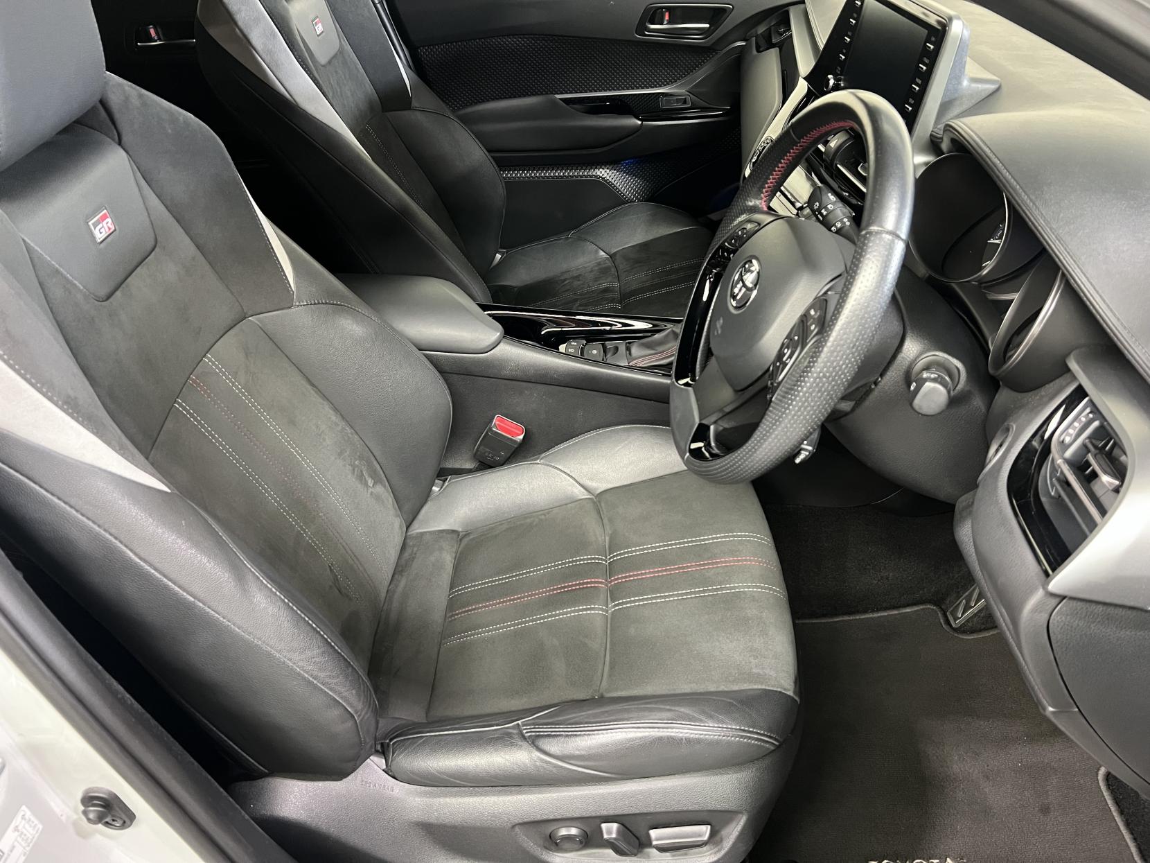 Toyota C-HR 2.0 VVT-h GR SPORT SUV 5dr Petrol Hybrid CVT Euro 6 (s/s) (184 ps)