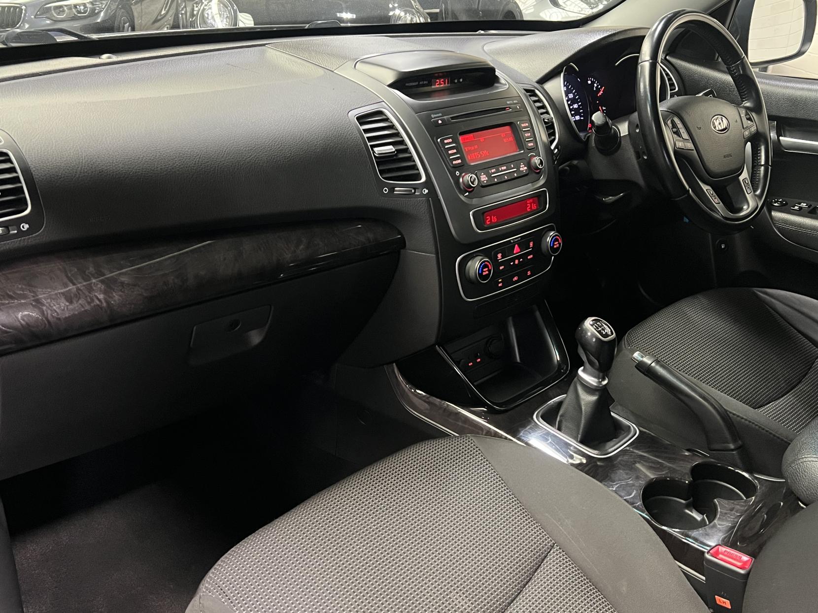 Kia Sorento 2.2 CRDi KX-1 SUV 5dr Diesel Manual AWD Euro 5 (194 bhp)
