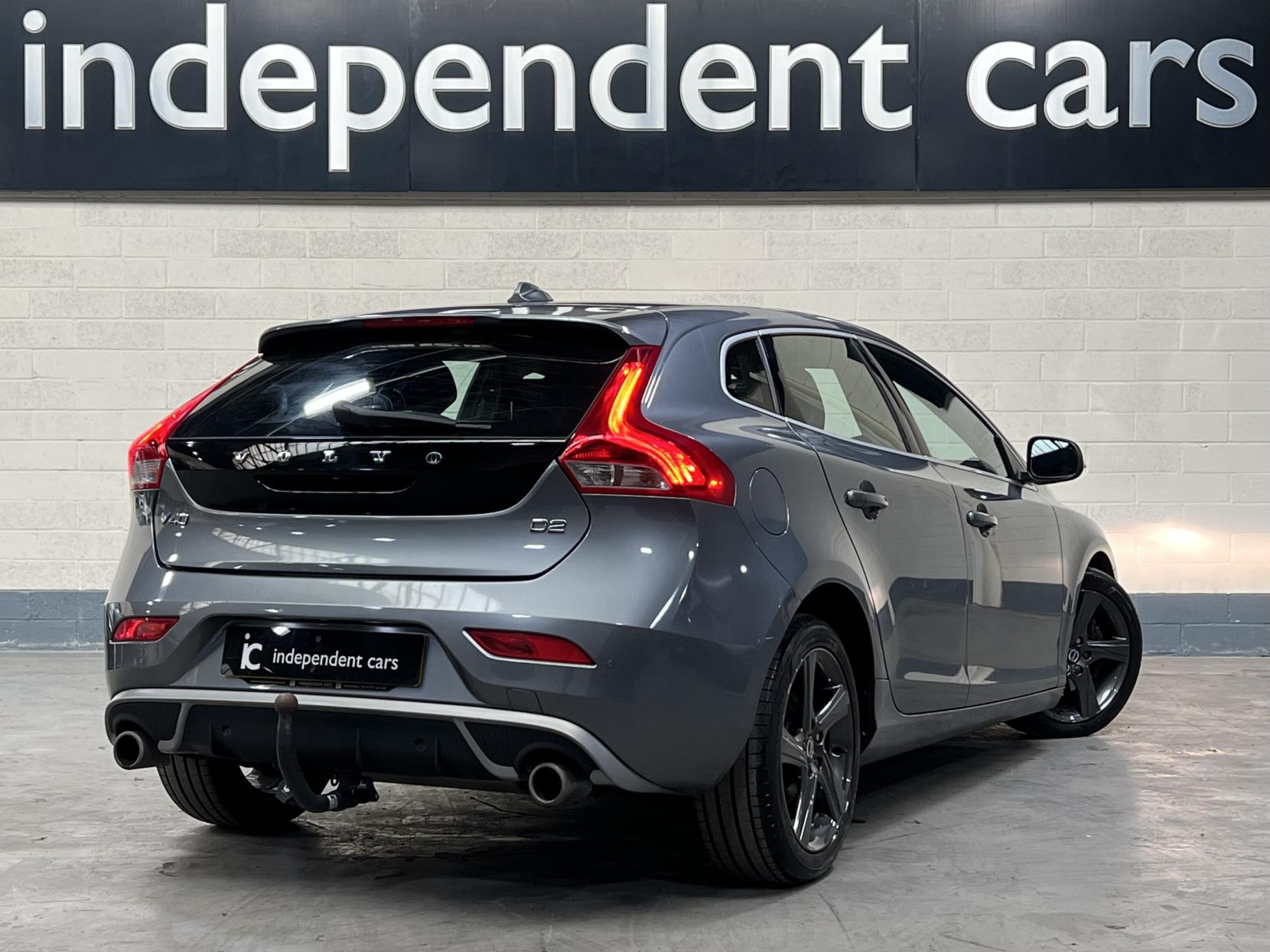Volvo V40 2.0 D2 R-Design Nav Hatchback 5dr Diesel Manual Euro 6 (s/s) (120 ps)