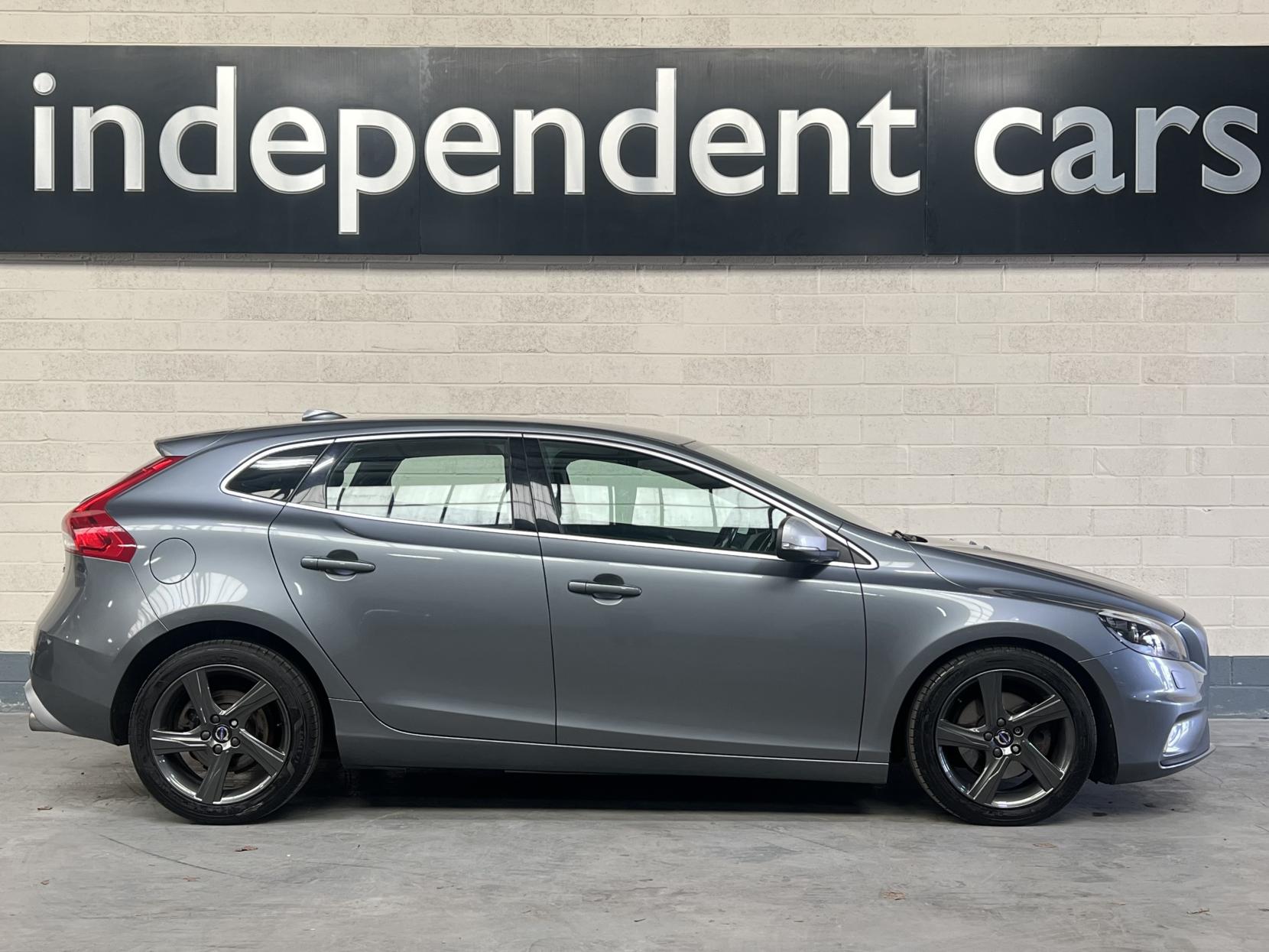 Volvo V40 2.0 D2 R-Design Nav Hatchback 5dr Diesel Manual Euro 6 (s/s) (120 ps)