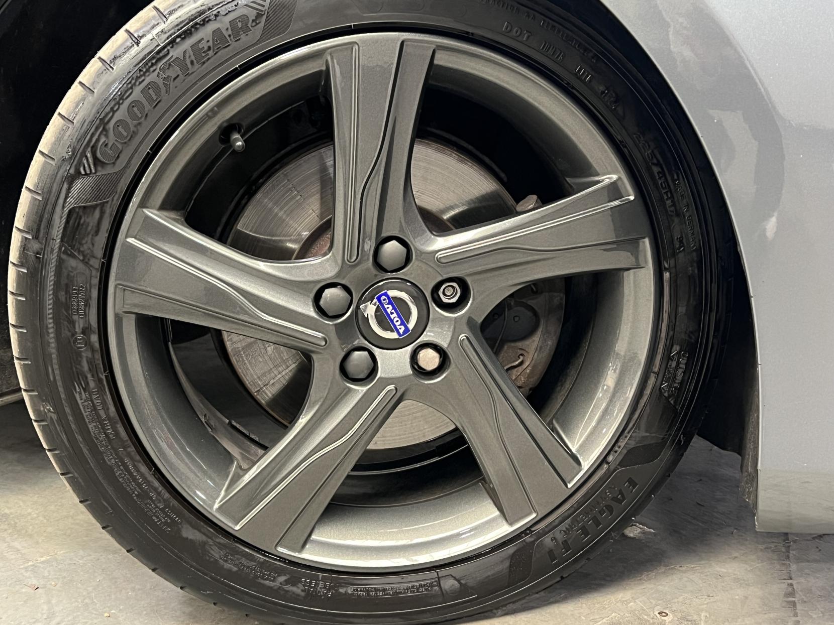 Volvo V40 2.0 D2 R-Design Nav Hatchback 5dr Diesel Manual Euro 6 (s/s) (120 ps)
