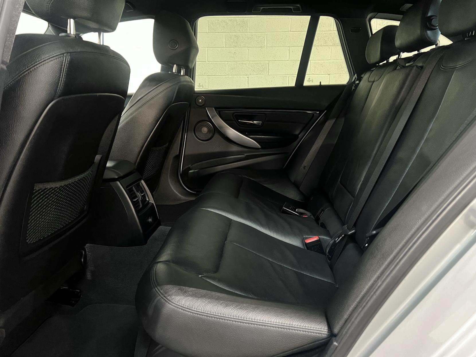 BMW 3 Series 2.0 320d M Sport Shadow Edition Touring 5dr Diesel Auto xDrive Euro 6 (s/s) (190 ps)