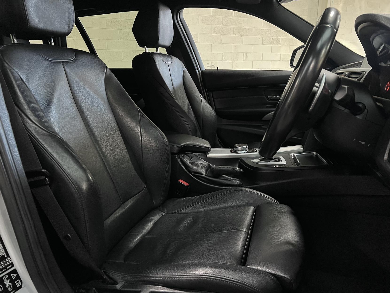 BMW 3 Series 2.0 320d M Sport Shadow Edition Touring 5dr Diesel Auto xDrive Euro 6 (s/s) (190 ps)