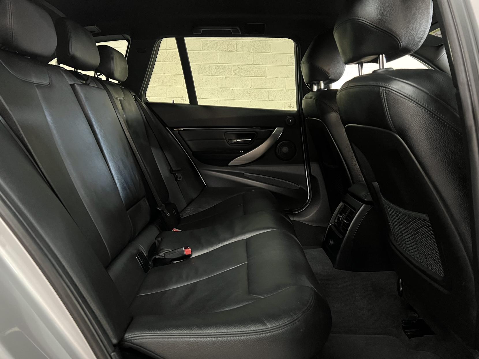 BMW 3 Series 2.0 320d M Sport Shadow Edition Touring 5dr Diesel Auto xDrive Euro 6 (s/s) (190 ps)