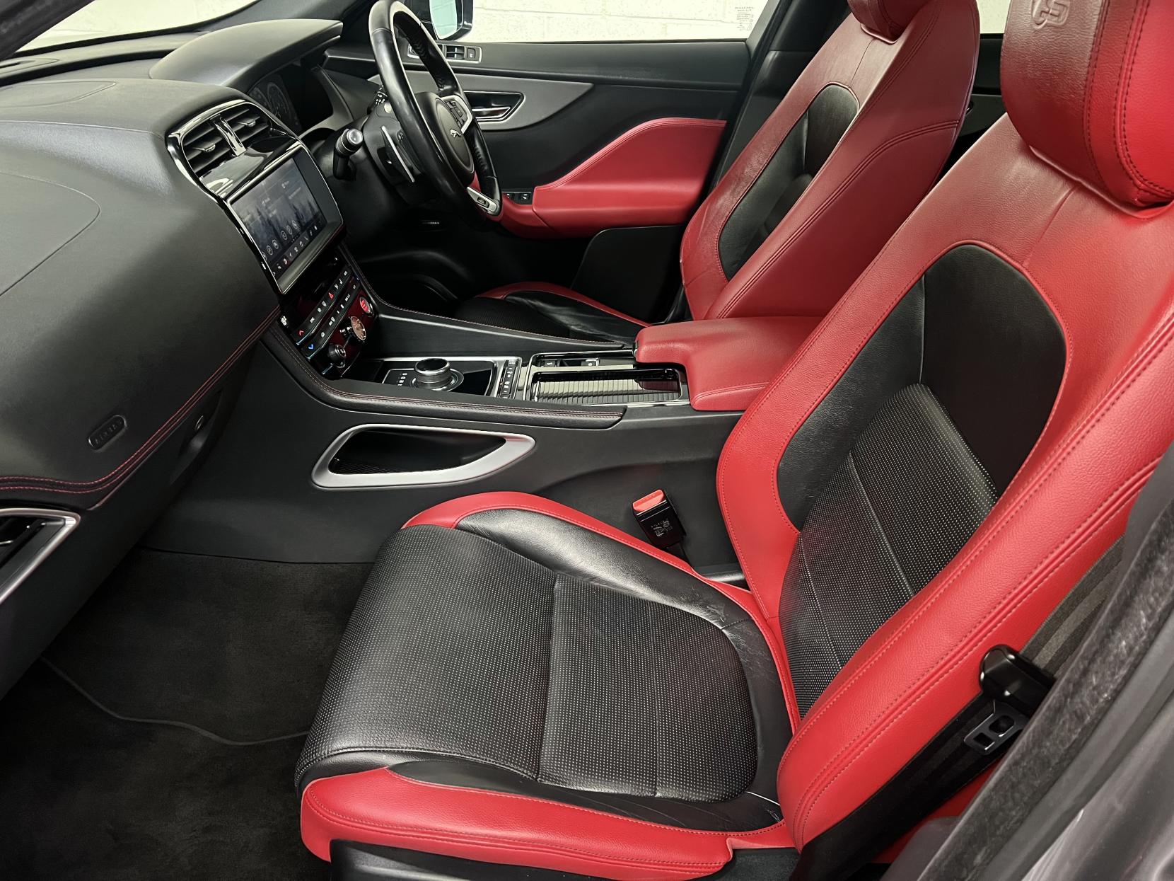 Jaguar F-PACE 3.0 D300 V6 S SUV 5dr Diesel Auto AWD Euro 6 (s/s) (300 ps)