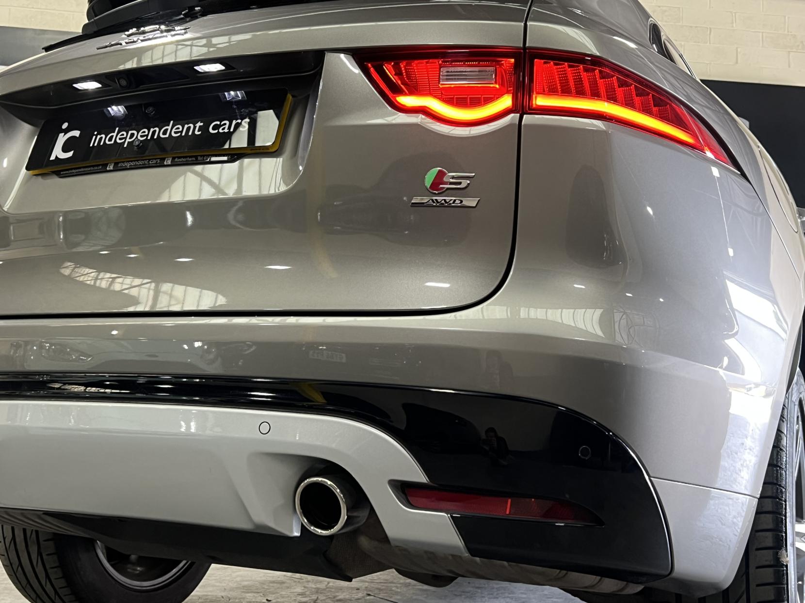 Jaguar F-PACE 3.0 D300 V6 S SUV 5dr Diesel Auto AWD Euro 6 (s/s) (300 ps)