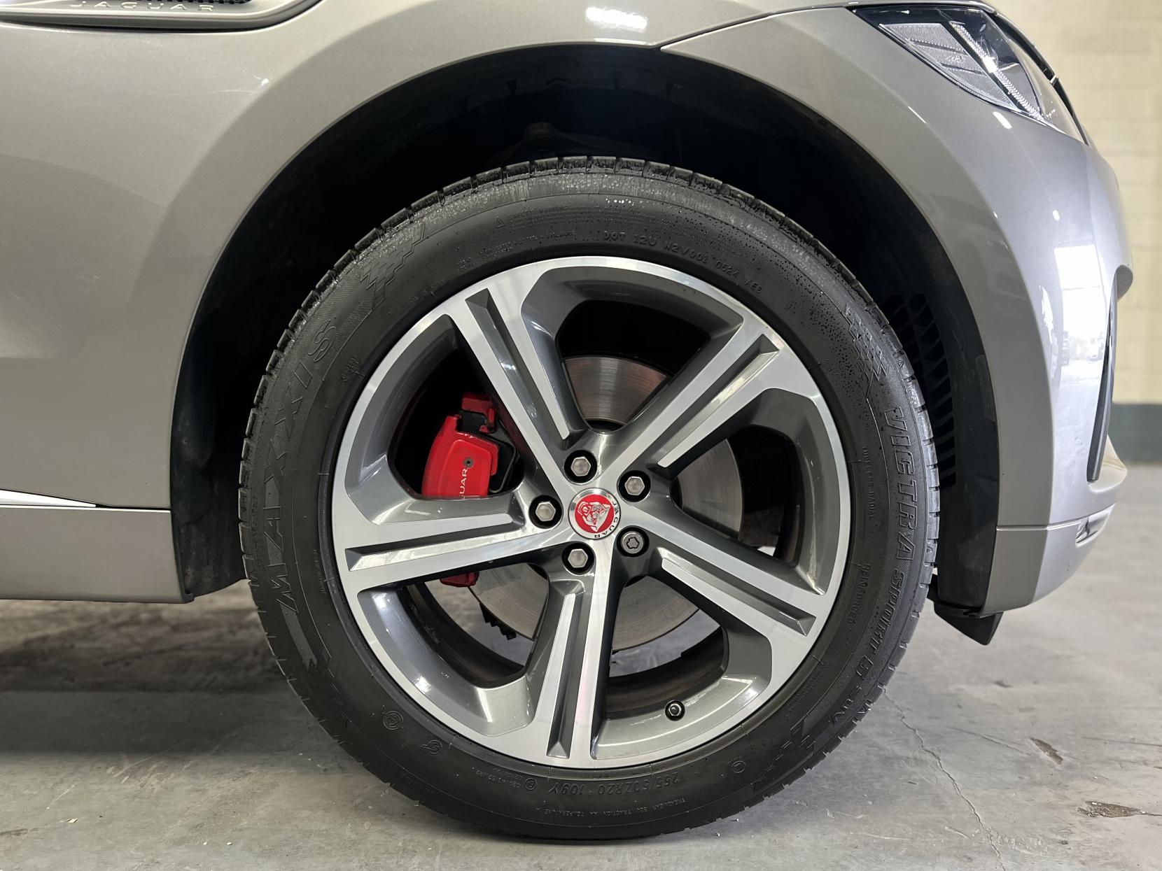 Jaguar F-PACE 3.0 D300 V6 S SUV 5dr Diesel Auto AWD Euro 6 (s/s) (300 ps)