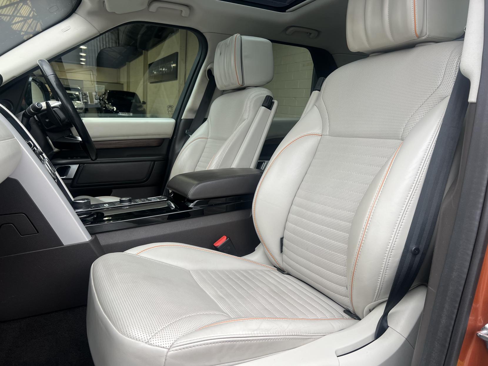 Land Rover Discovery 3.0 TD V6 HSE Luxury SUV 5dr Diesel Auto 4WD Euro 6 (s/s) (258 ps)