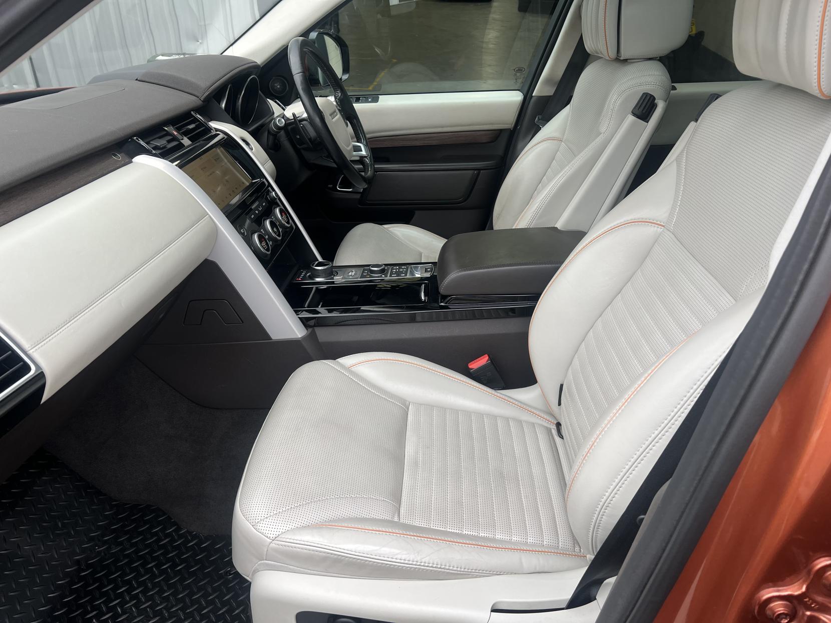Land Rover Discovery 3.0 TD V6 HSE Luxury SUV 5dr Diesel Auto 4WD Euro 6 (s/s) (258 ps)