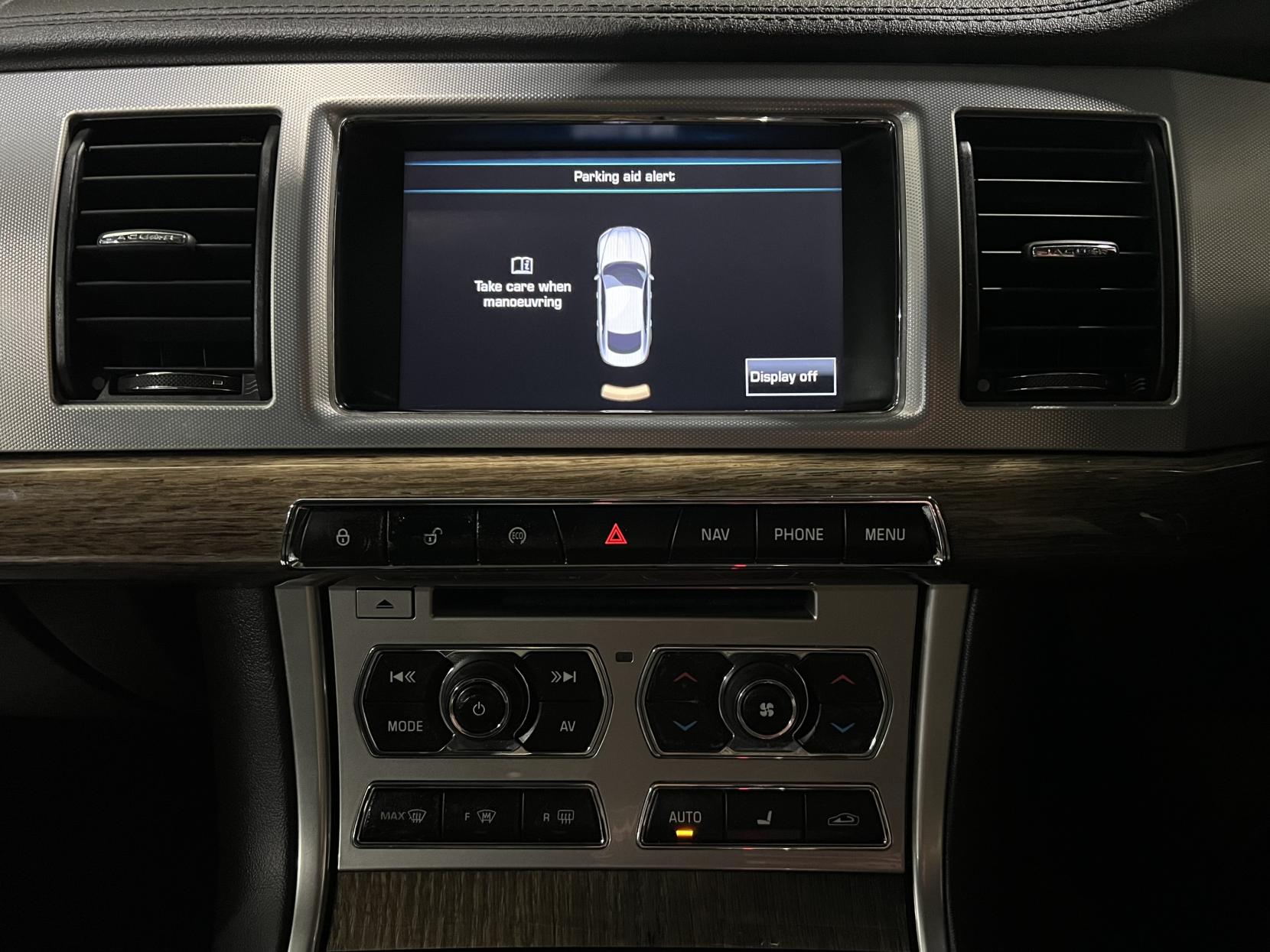 Jaguar XF 2.2d Premium Luxury Saloon 4dr Diesel Auto Euro 5 (s/s) (200 ps)