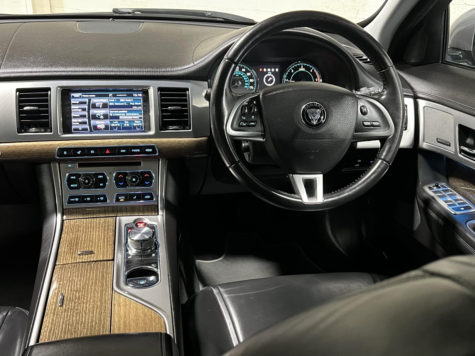 Jaguar XF 2.2d Premium Luxury Saloon 4dr Diesel Auto Euro 5 (s/s) (200 ps)