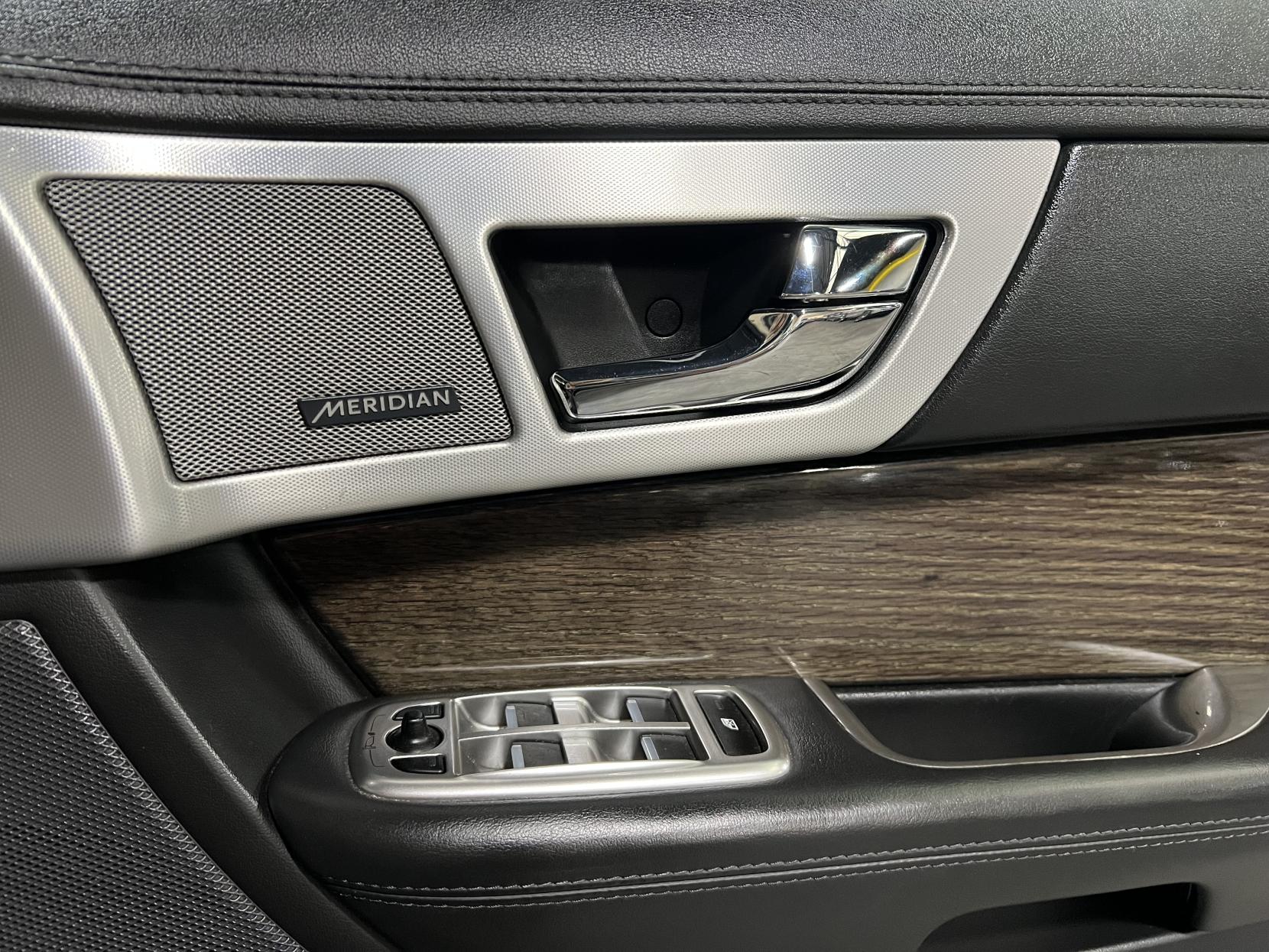 Jaguar XF 2.2d Premium Luxury Saloon 4dr Diesel Auto Euro 5 (s/s) (200 ps)