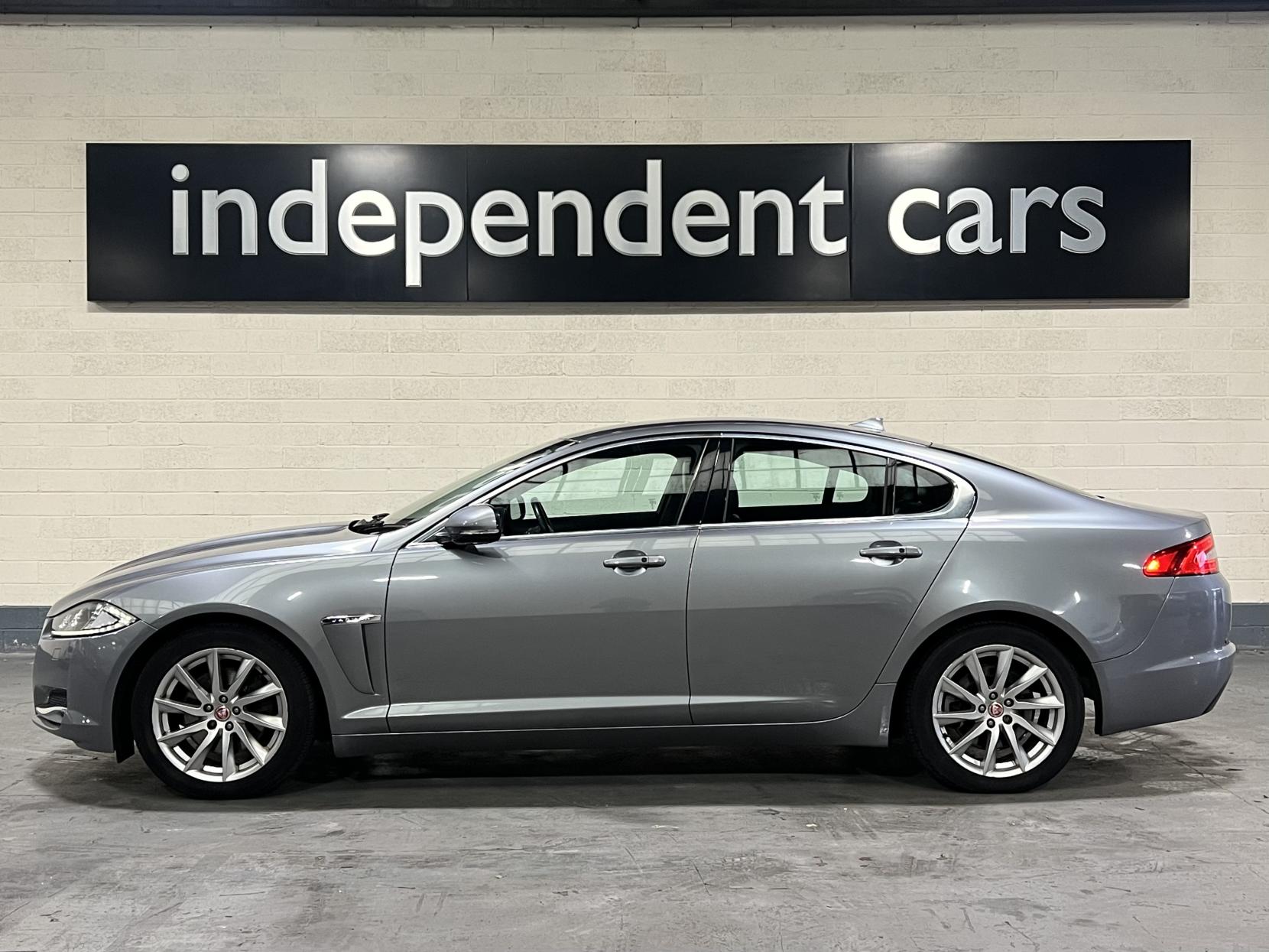 Jaguar XF 2.2d Premium Luxury Saloon 4dr Diesel Auto Euro 5 (s/s) (200 ps)