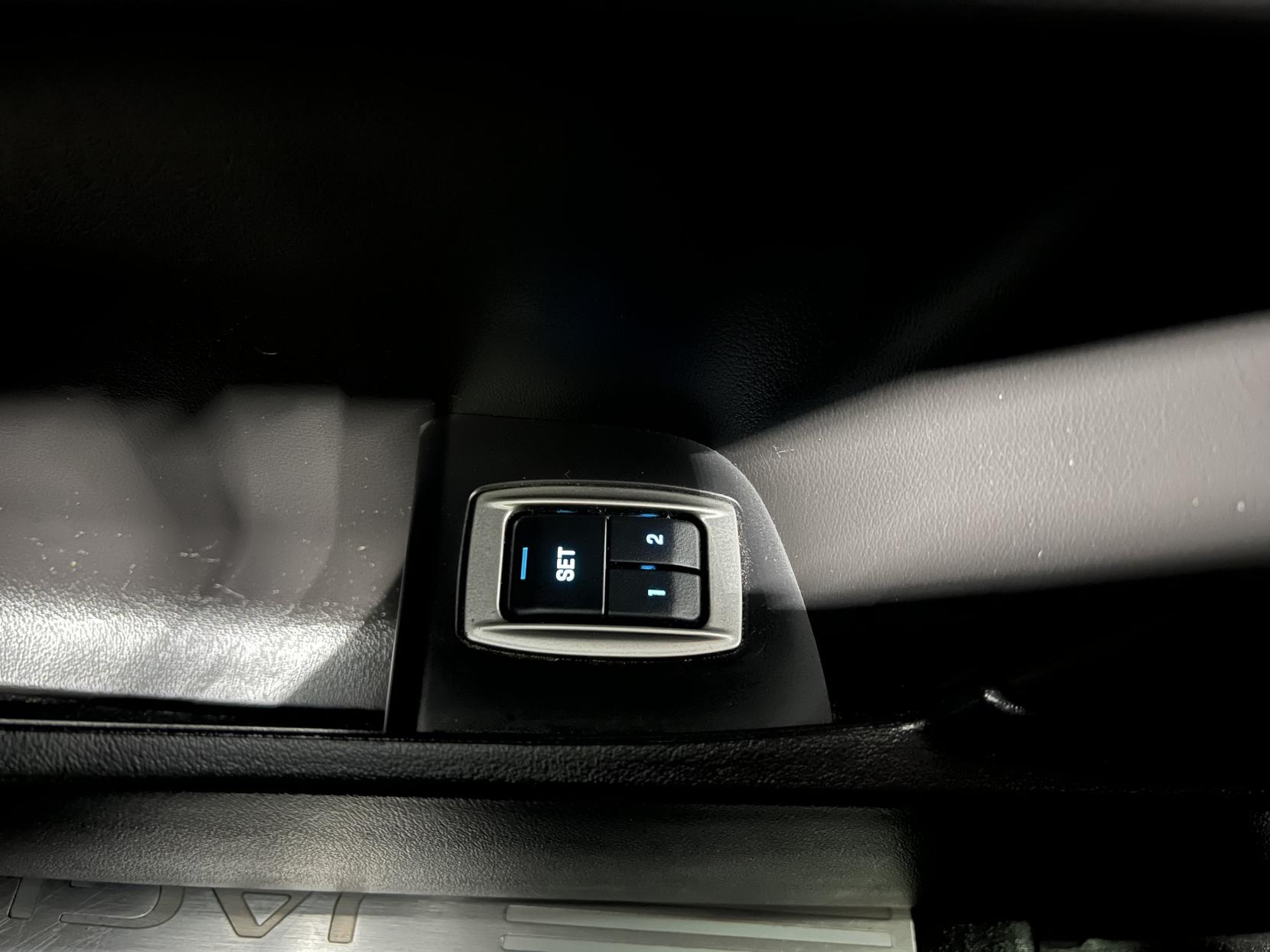 Jaguar XF 2.2d Premium Luxury Saloon 4dr Diesel Auto Euro 5 (s/s) (200 ps)