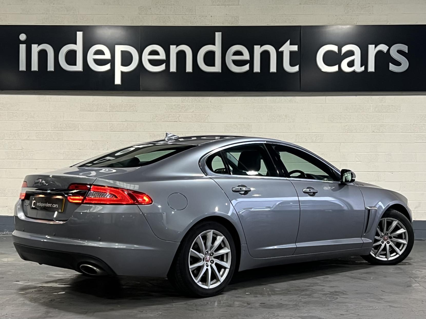 Jaguar XF 2.2d Premium Luxury Saloon 4dr Diesel Auto Euro 5 (s/s) (200 ps)
