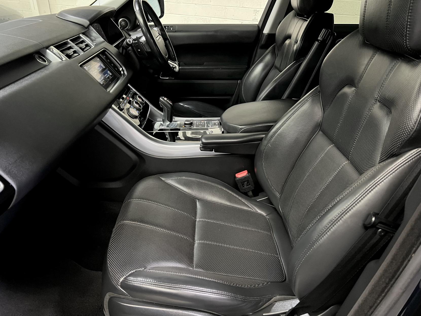 Land Rover Range Rover Sport 3.0 SD V6 HSE SUV 5dr Diesel Auto 4WD Euro 6 (s/s) (306 ps)