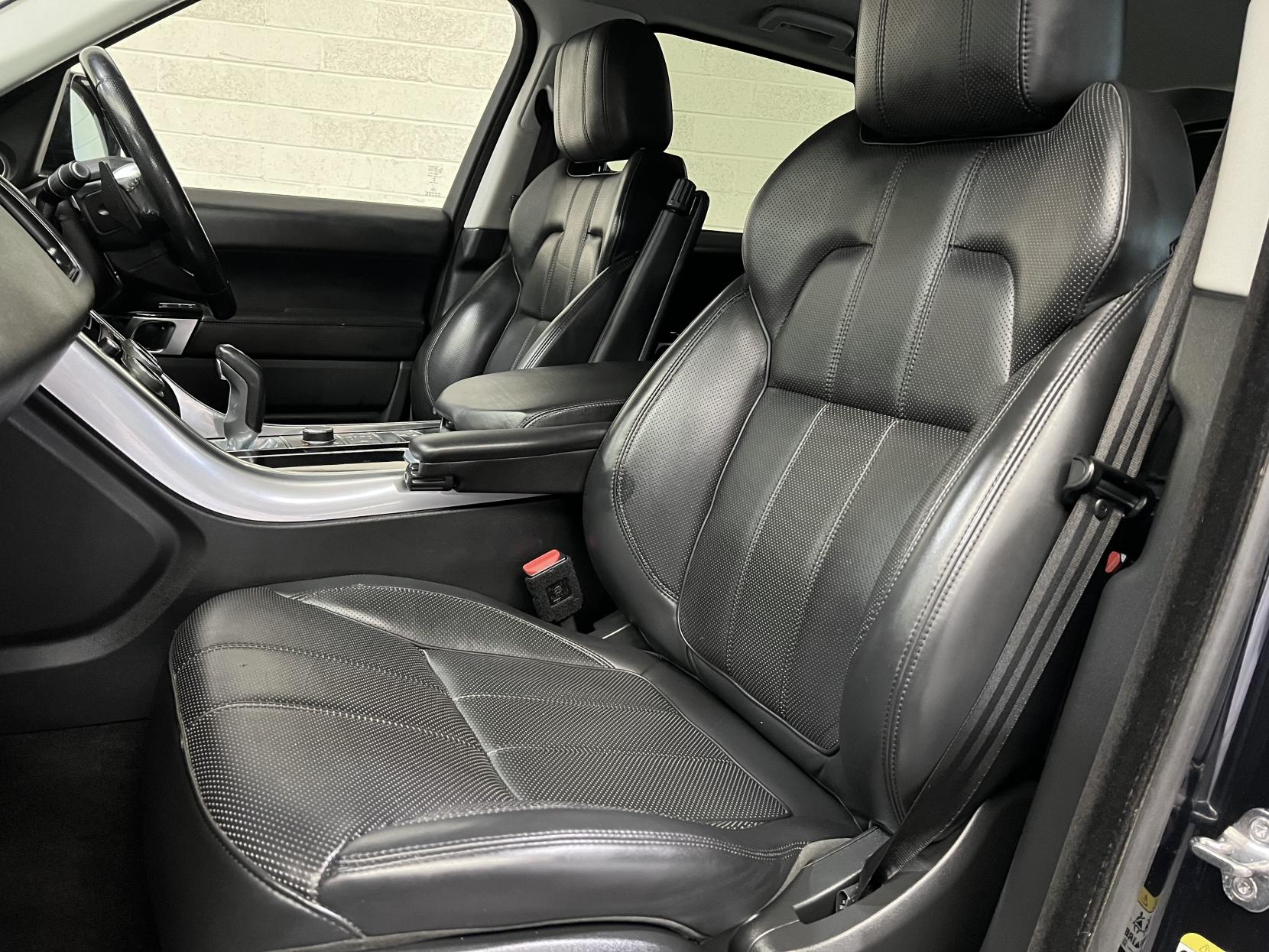 Land Rover Range Rover Sport 3.0 SD V6 HSE SUV 5dr Diesel Auto 4WD Euro 6 (s/s) (306 ps)