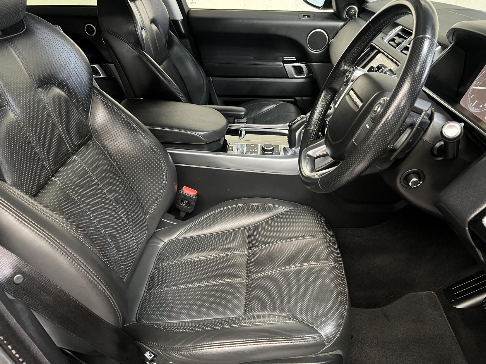 Land Rover Range Rover Sport 3.0 SD V6 HSE SUV 5dr Diesel Auto 4WD Euro 6 (s/s) (306 ps)