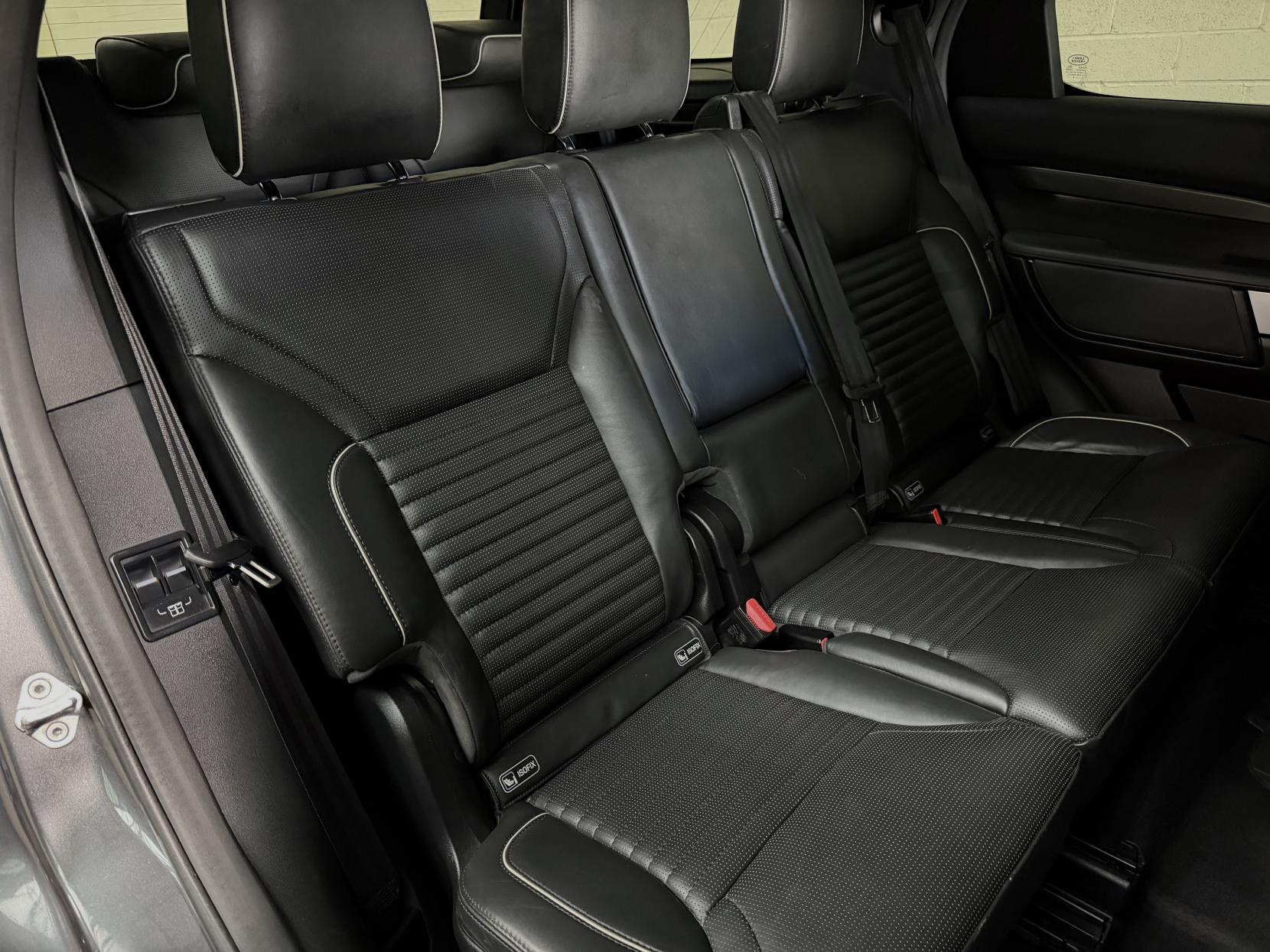 Land Rover Discovery 3.0 TD V6 HSE SUV 5dr Diesel Auto 4WD Euro 6 (s/s) (258 ps)