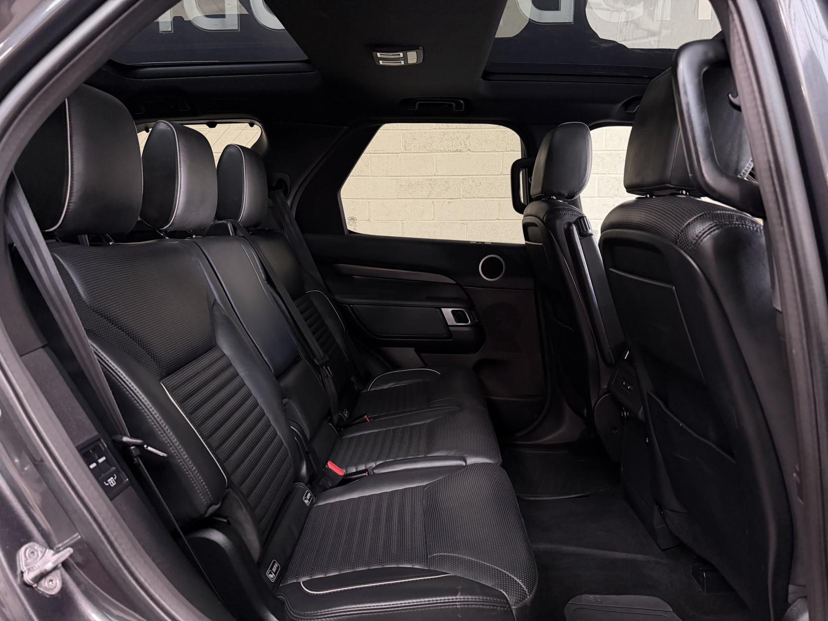 Land Rover Discovery 3.0 TD V6 HSE SUV 5dr Diesel Auto 4WD Euro 6 (s/s) (258 ps)