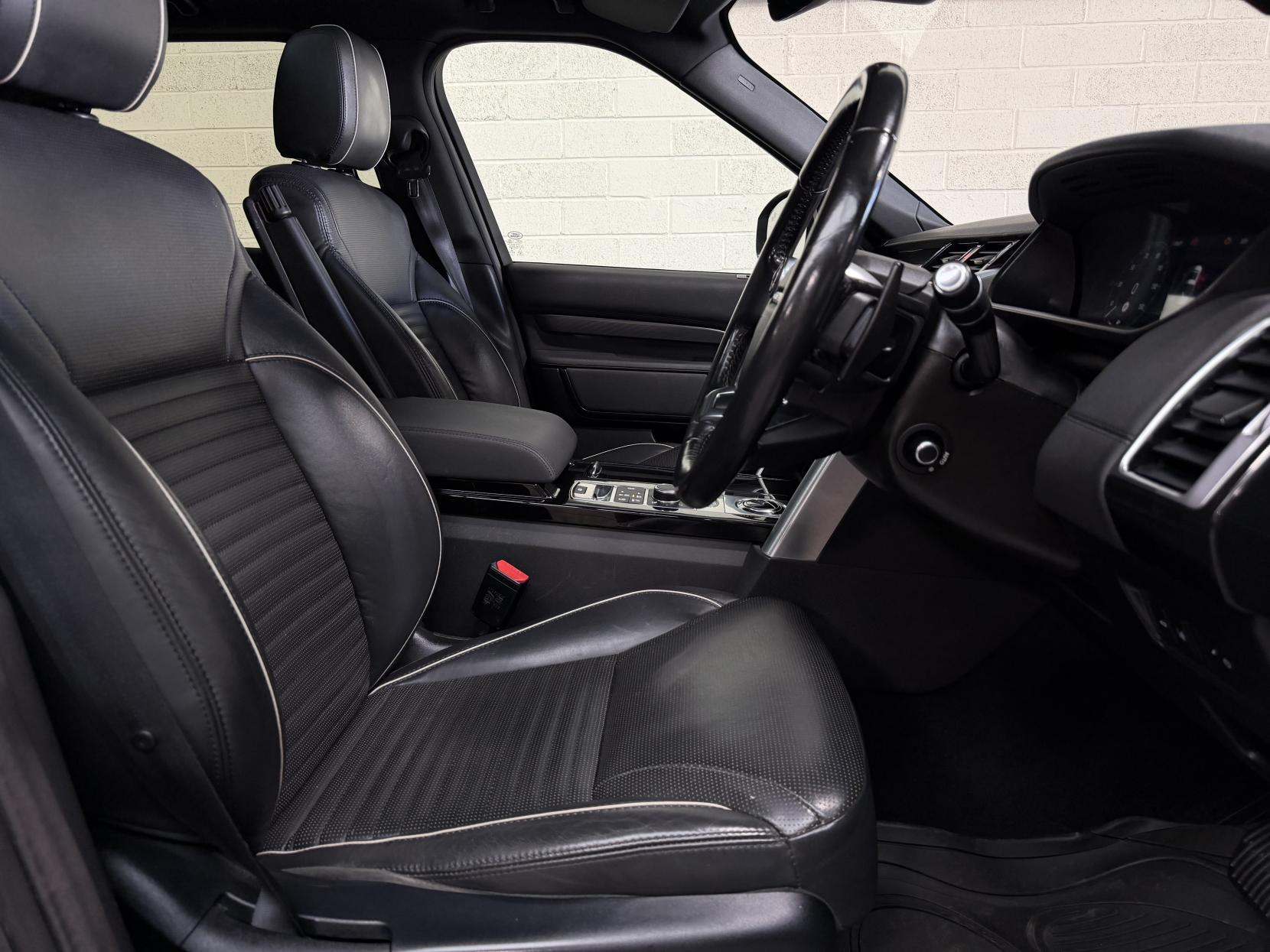 Land Rover Discovery 3.0 TD V6 HSE SUV 5dr Diesel Auto 4WD Euro 6 (s/s) (258 ps)