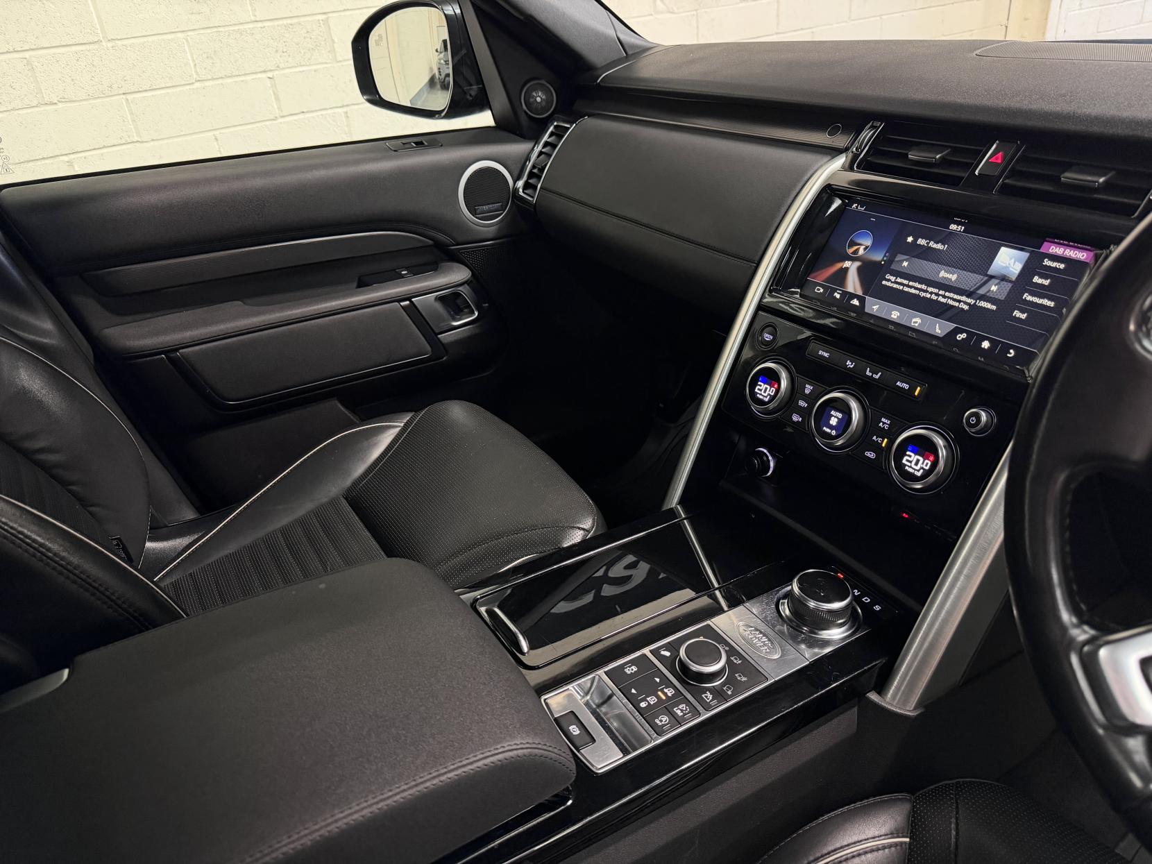 Land Rover Discovery 3.0 TD V6 HSE SUV 5dr Diesel Auto 4WD Euro 6 (s/s) (258 ps)