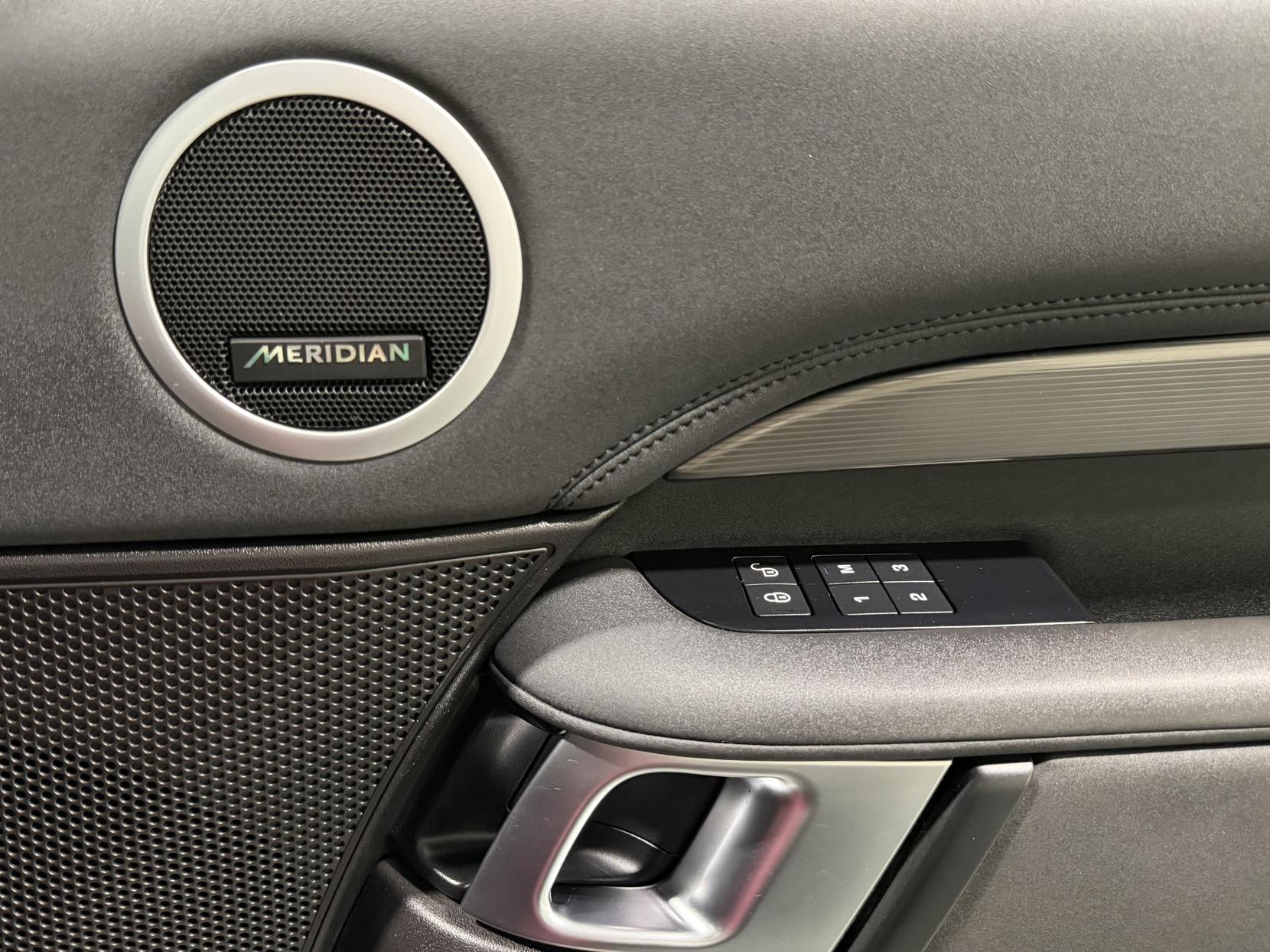 Land Rover Discovery 3.0 TD V6 HSE SUV 5dr Diesel Auto 4WD Euro 6 (s/s) (258 ps)