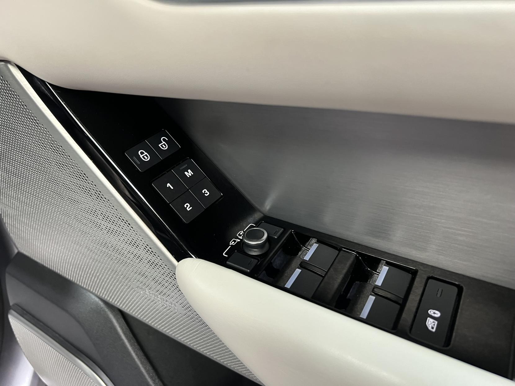 Land Rover Range Rover Velar 3.0 D300 R-Dynamic HSE SUV 5dr Diesel Auto 4WD Euro 6 (s/s) (300 ps)