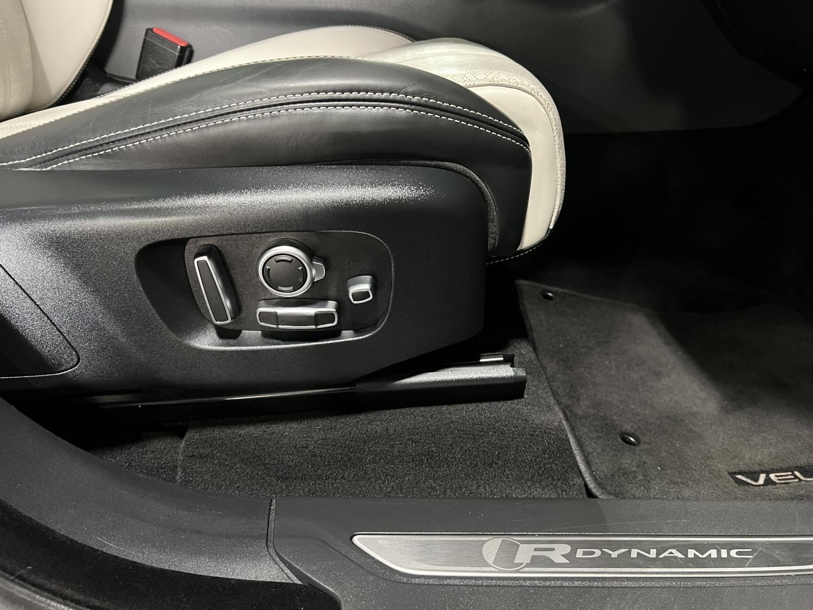 Land Rover Range Rover Velar 3.0 D300 R-Dynamic HSE SUV 5dr Diesel Auto 4WD Euro 6 (s/s) (300 ps)