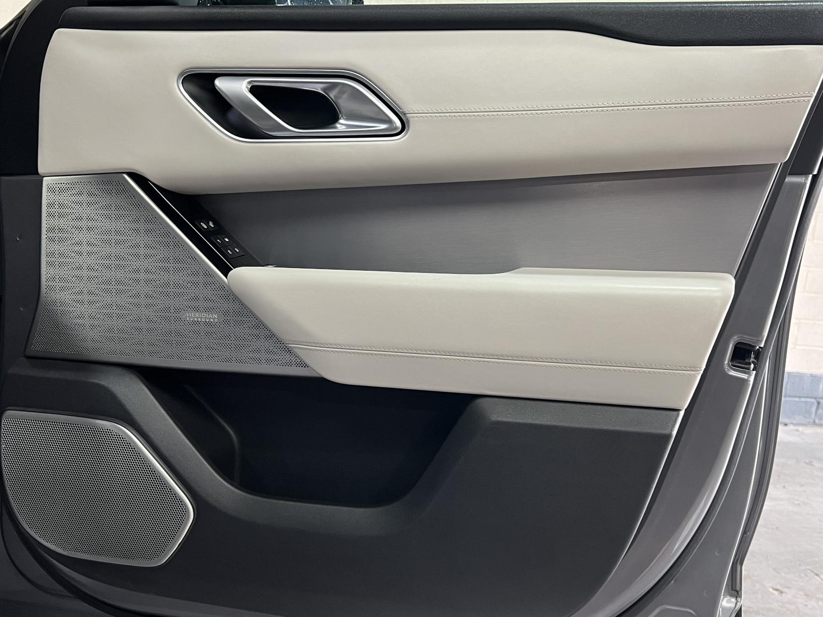 Land Rover Range Rover Velar 3.0 D300 R-Dynamic HSE SUV 5dr Diesel Auto 4WD Euro 6 (s/s) (300 ps)