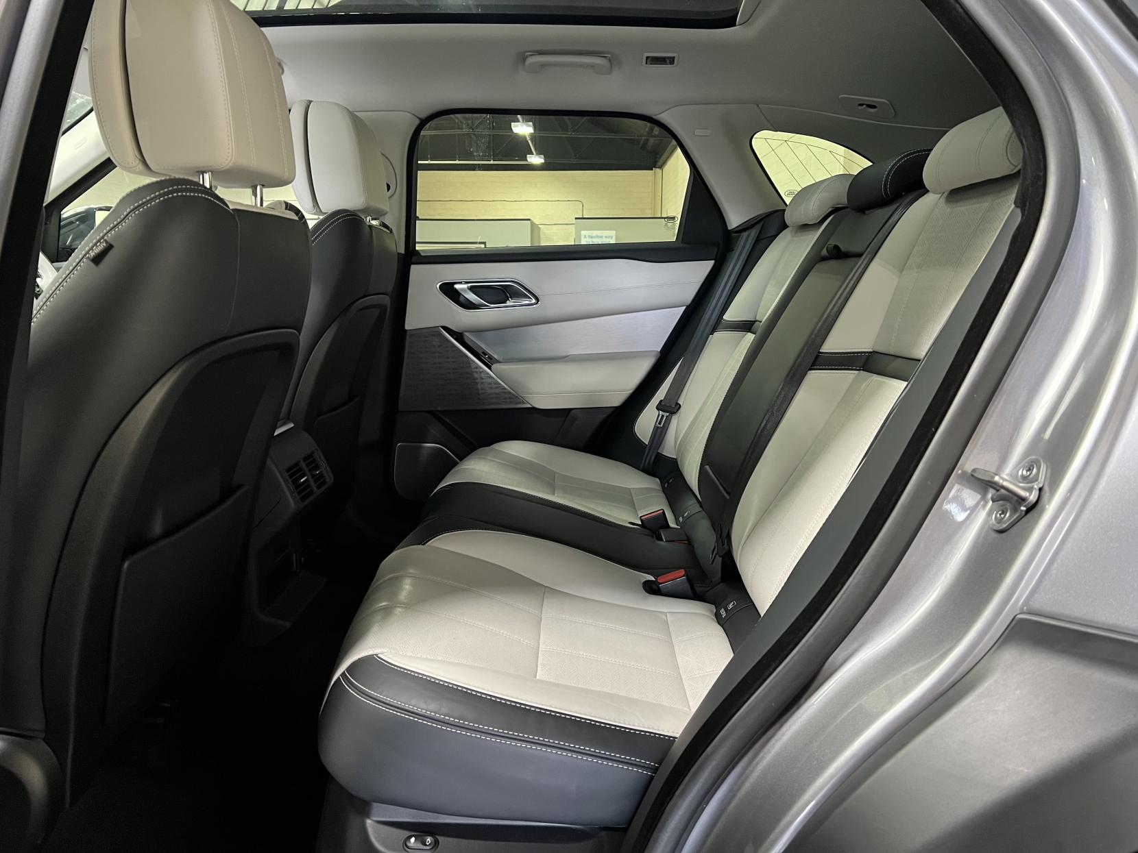 Land Rover Range Rover Velar 3.0 D300 R-Dynamic HSE SUV 5dr Diesel Auto 4WD Euro 6 (s/s) (300 ps)