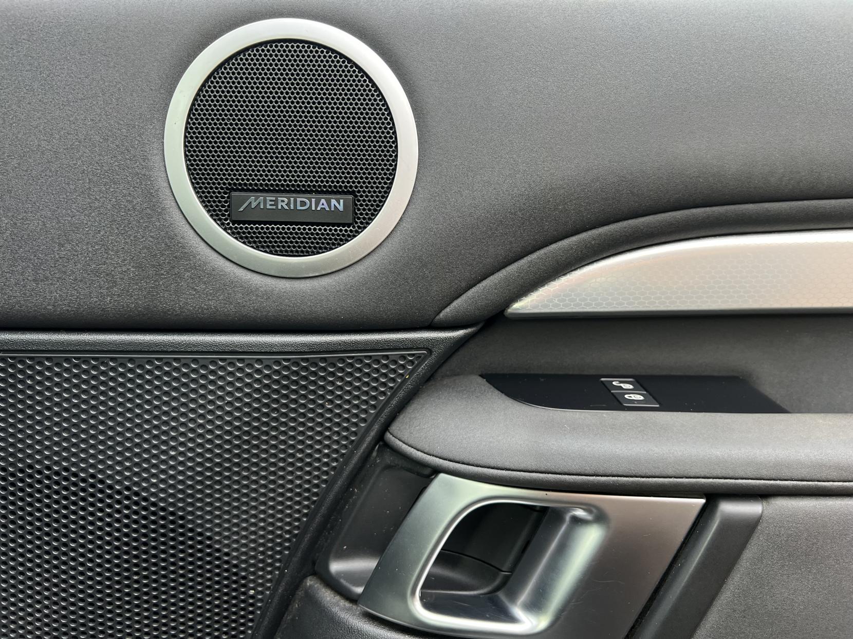 Land Rover Discovery 3.0 SD V6 Landmark Edition SUV 5dr Diesel Auto 4WD Euro 6 (s/s) (306 ps)