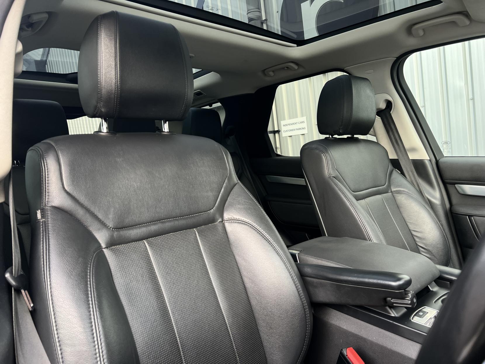 Land Rover Discovery 3.0 SD V6 Landmark Edition SUV 5dr Diesel Auto 4WD Euro 6 (s/s) (306 ps)