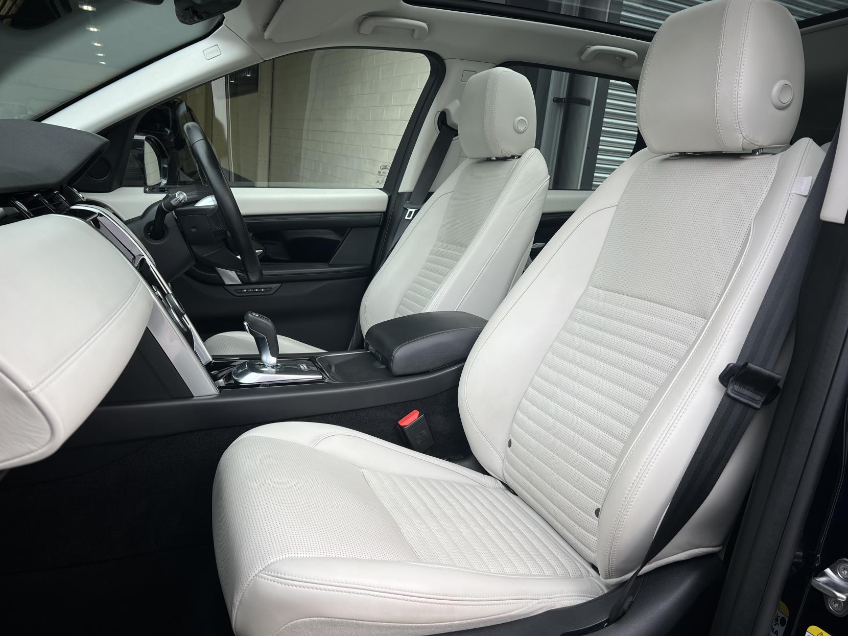 Land Rover Discovery Sport 2.0 P250 MHEV HSE SUV 5dr Petrol Auto 4WD Euro 6 (s/s) (250 ps)