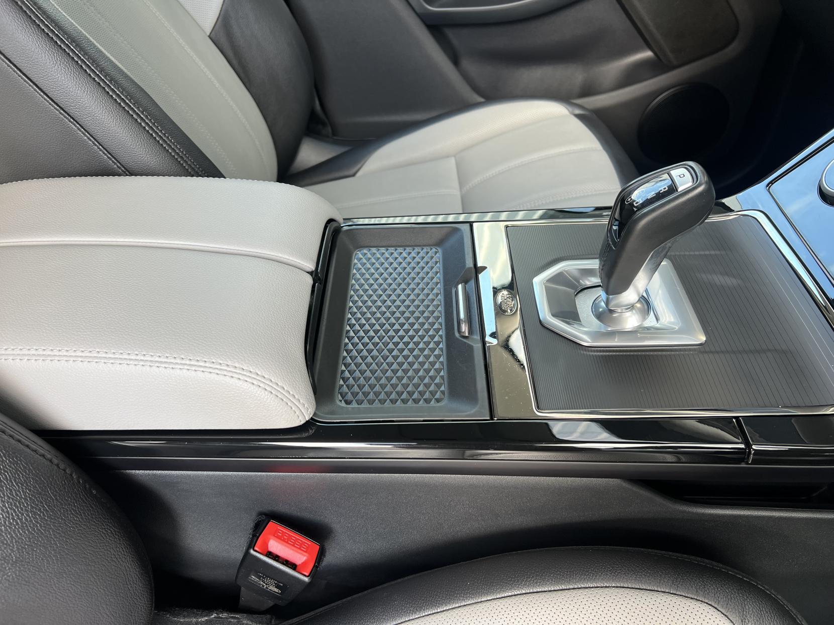 Land Rover Range Rover Evoque 1.5 P300e 12.2kWh R-Dynamic SE SUV 5dr Petrol Plug-in Hybrid Auto 4WD Euro 6 (s/s) (309 ps)
