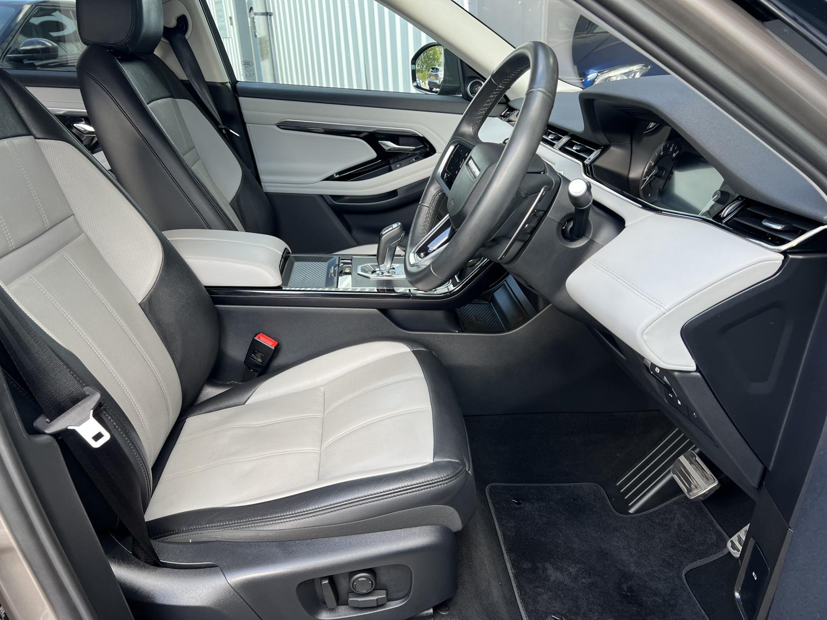 Land Rover Range Rover Evoque 1.5 P300e 12.2kWh R-Dynamic SE SUV 5dr Petrol Plug-in Hybrid Auto 4WD Euro 6 (s/s) (309 ps)