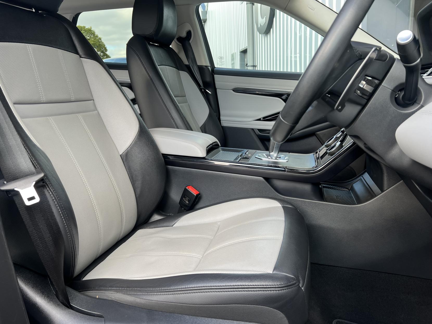 Land Rover Range Rover Evoque 1.5 P300e 12.2kWh R-Dynamic SE SUV 5dr Petrol Plug-in Hybrid Auto 4WD Euro 6 (s/s) (309 ps)