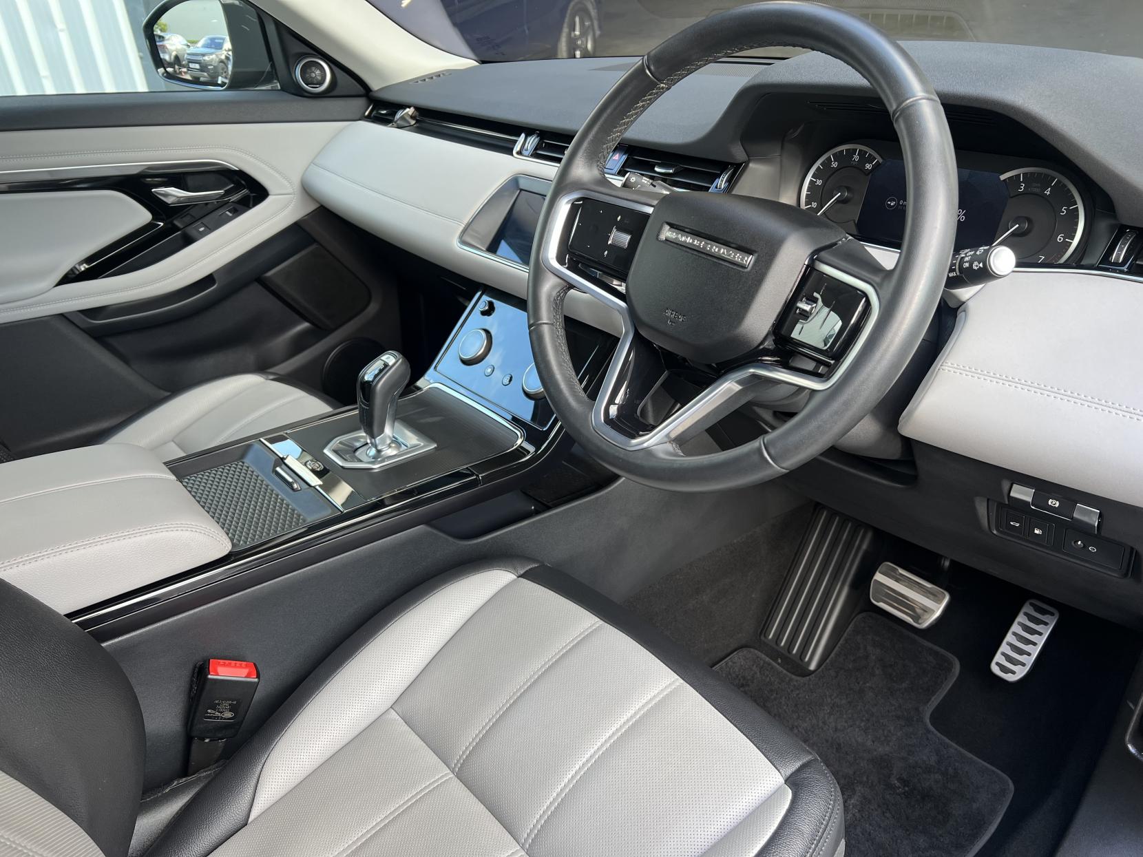 Land Rover Range Rover Evoque 1.5 P300e 12.2kWh R-Dynamic SE SUV 5dr Petrol Plug-in Hybrid Auto 4WD Euro 6 (s/s) (309 ps)