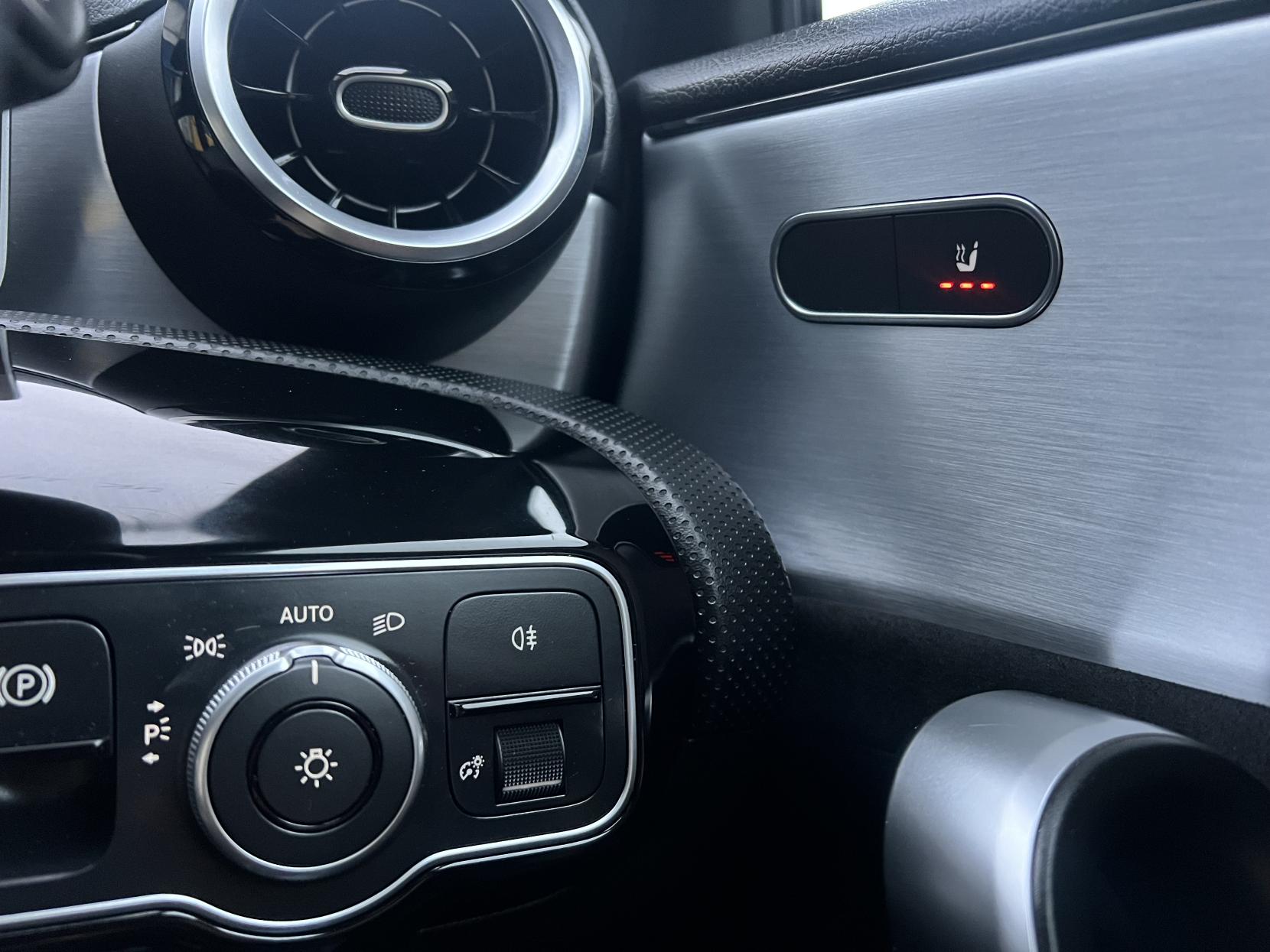 Mercedes-Benz A Class 2.0 A200d AMG Line (Executive) Hatchback 5dr Diesel 8G-DCT Euro 6 (s/s) (150 ps)