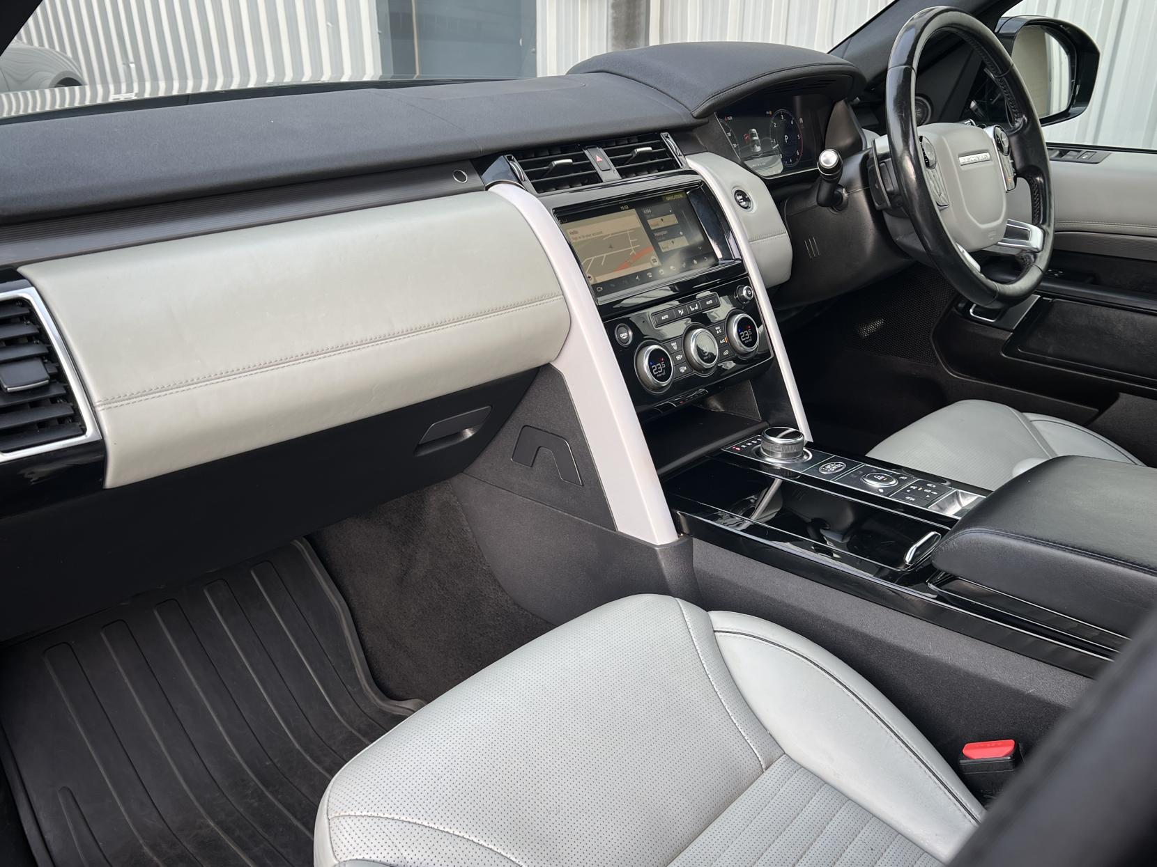 Land Rover Discovery 3.0 SD V6 HSE Luxury SUV 5dr Diesel Auto 4WD Euro 6 (s/s) (306 ps)