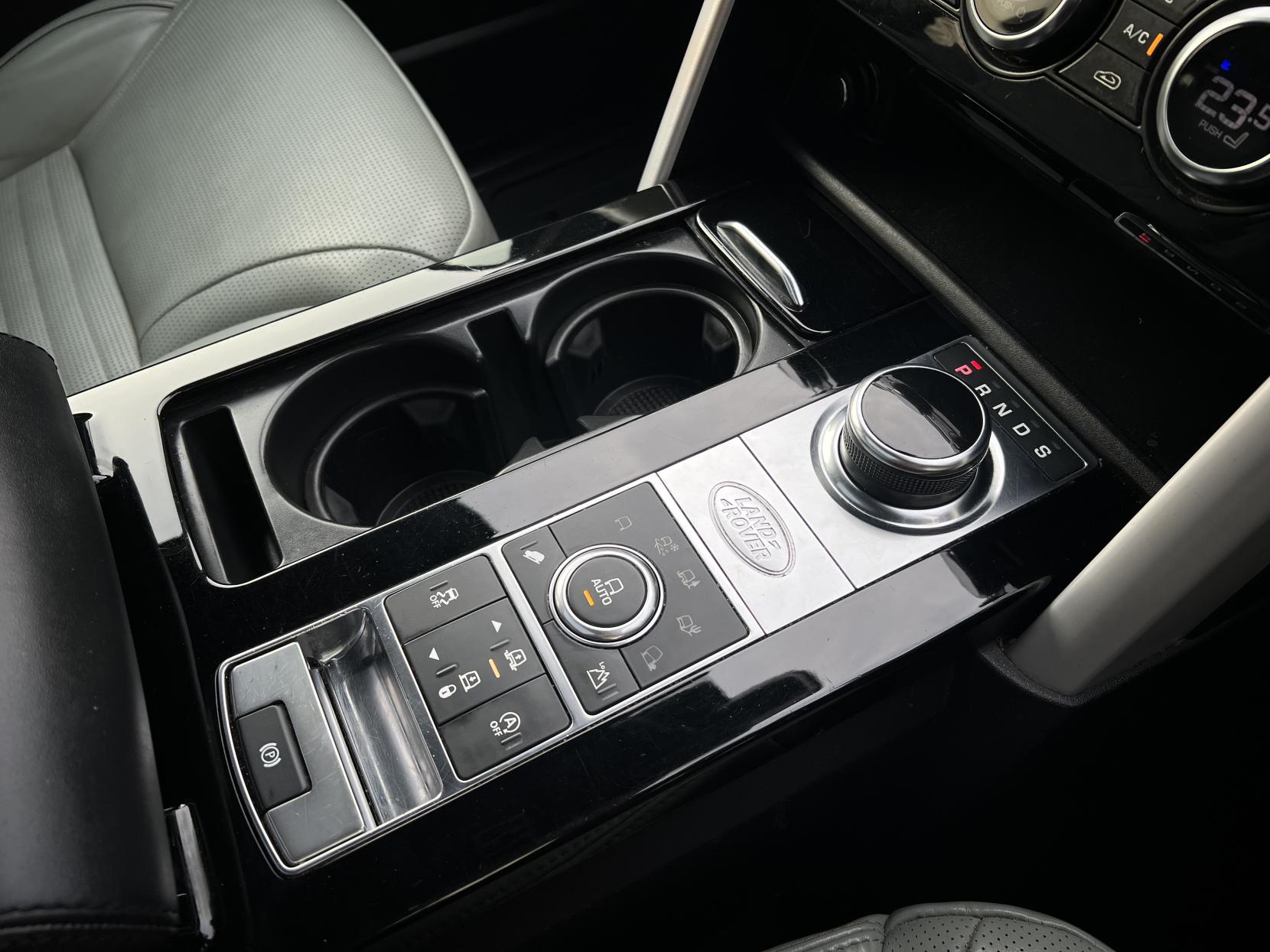 Land Rover Discovery 3.0 SD V6 HSE Luxury SUV 5dr Diesel Auto 4WD Euro 6 (s/s) (306 ps)