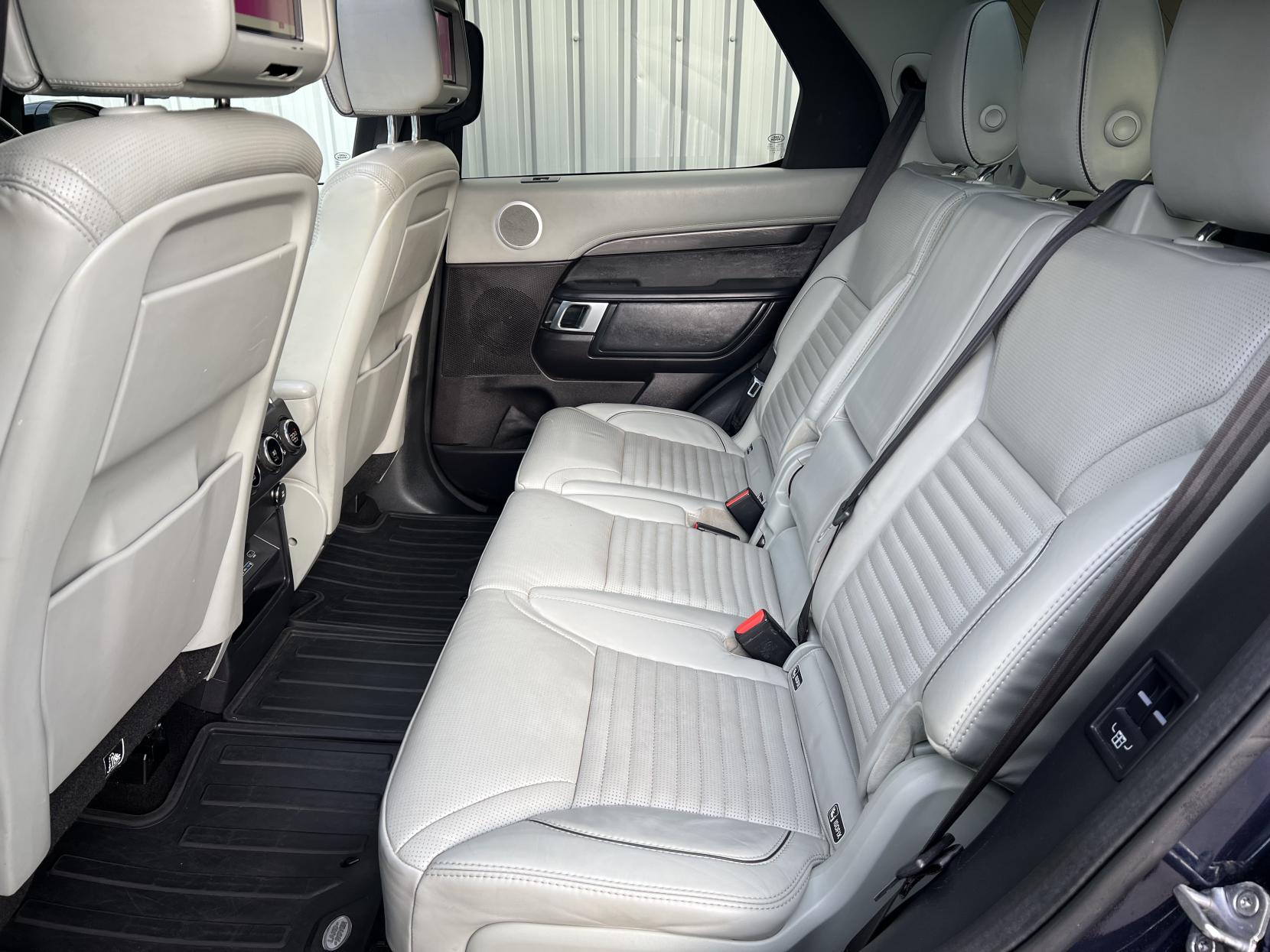 Land Rover Discovery 3.0 SD V6 HSE Luxury SUV 5dr Diesel Auto 4WD Euro 6 (s/s) (306 ps)